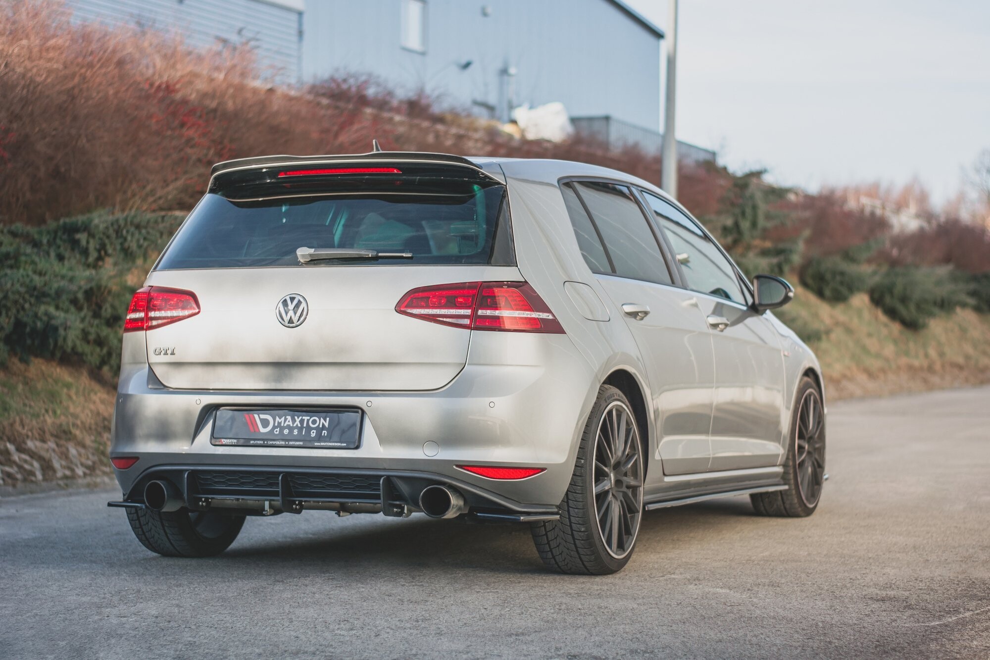 Maxton Design Heck Ansatz Flaps Diffusor V.2 für VW Golf 7 GTI  schwarz Hochglanz