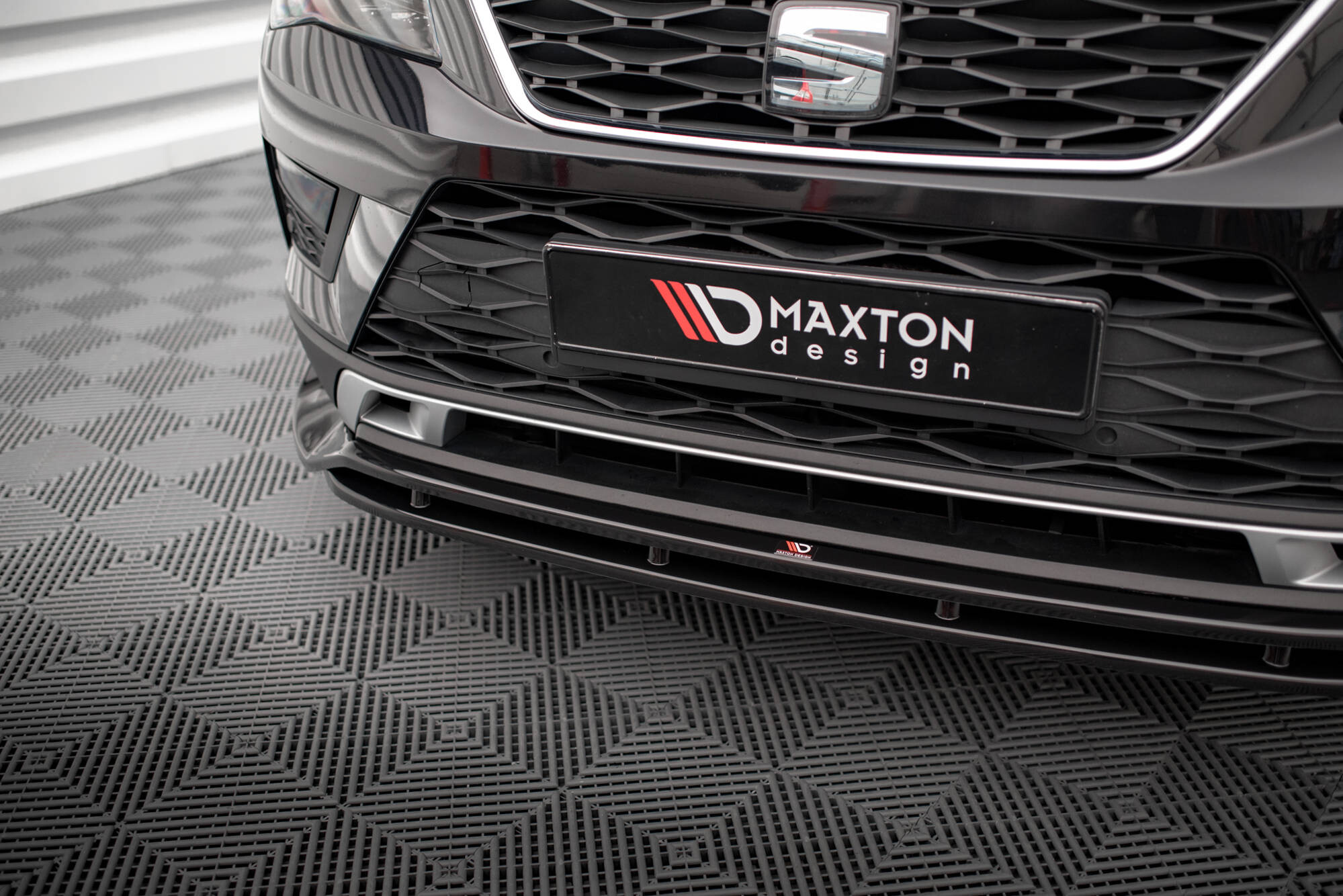 Maxton Design Front Ansatz für Seat Ateca Mk1 schwarz Hochglanz Maxton Design Front Ansatz für Seat Ateca Mk1 schwarz Hochglanz