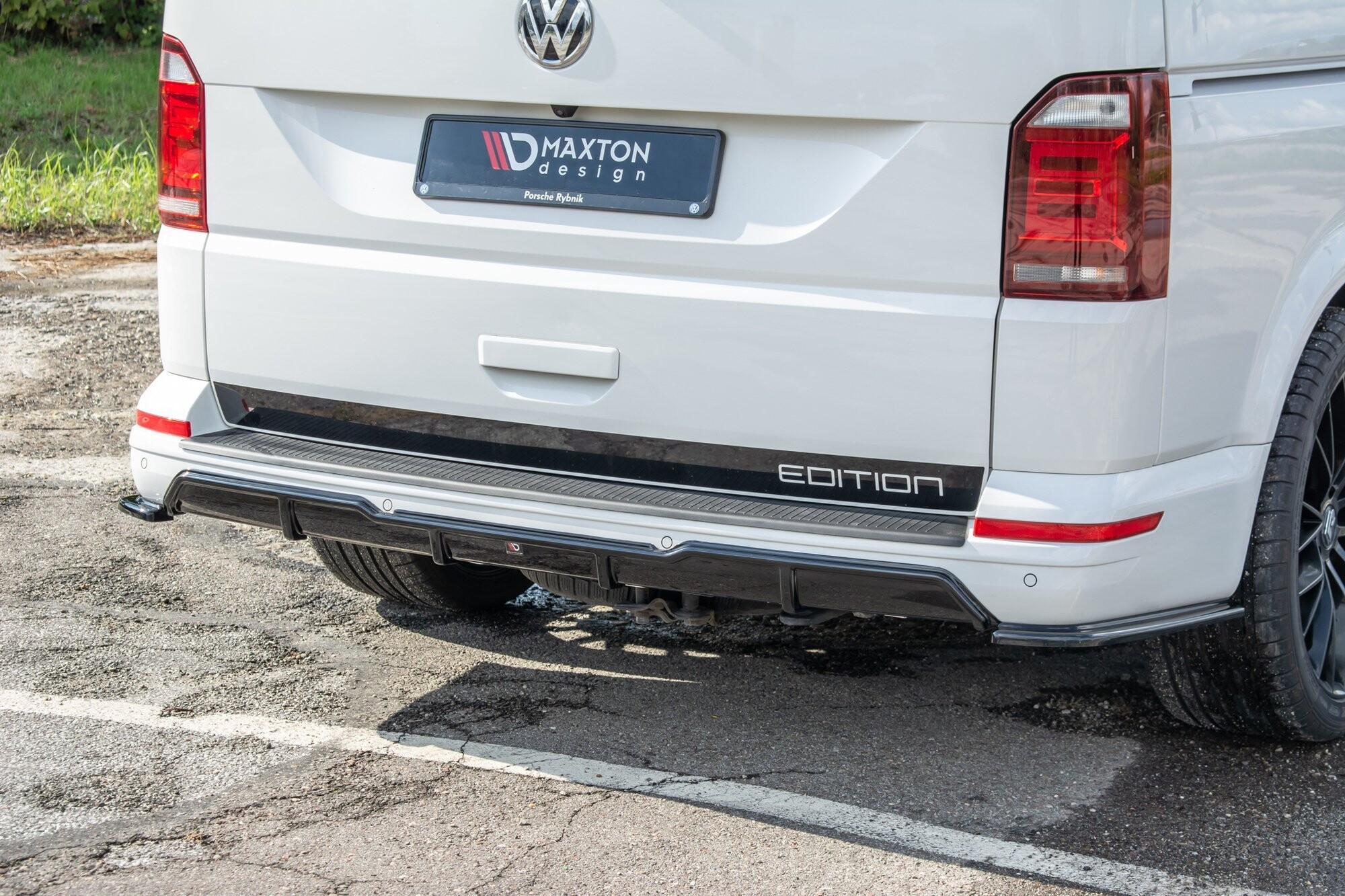 Maxton Design Heck Ansatz Flaps Diffusor für Volkswagen T6 schwarz Hochglanz Maxton Design Heck Ansatz Flaps Diffusor für Volkswagen T6 schwarz Hochglanz