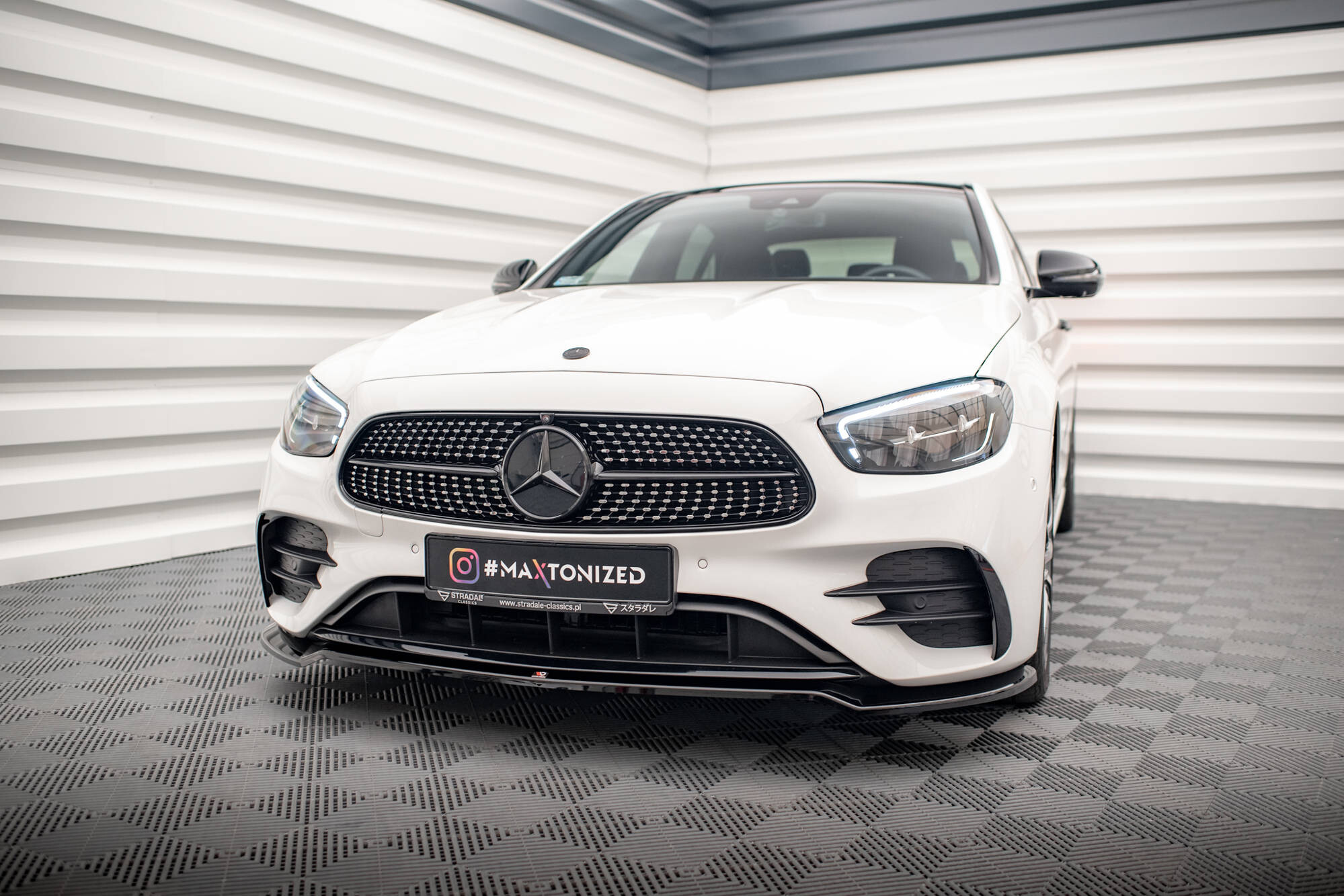 Maxton Design Front Ansatz V.1 für Mercedes-Benz E AMG-Line W213 Facelift schwarz Hochglanz Maxton Design Front Ansatz V.1 für Mercedes-Benz E AMG-Line W213 Facelift schwarz Hochglanz