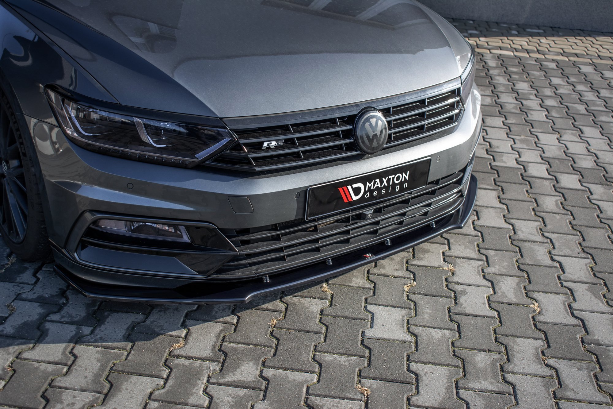 Maxton Design Front Ansatz V.1 für Volkswagen Passat R-Line B8 schwarz Hochglanz Maxton Design Front Ansatz V.1 für Volkswagen Passat R-Line B8 schwarz Hochglanz