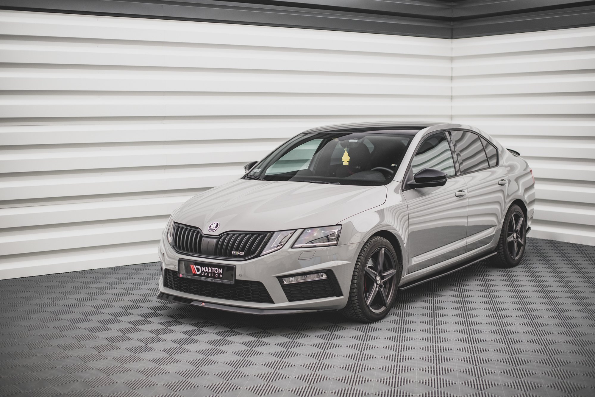 Maxton Design Front Ansatz V.1 für Skoda Octavia RS Mk3 Facelift schwarz Hochglanz Maxton Design Front Ansatz V.1 für Skoda Octavia RS Mk3 Facelift schwarz Hochglanz