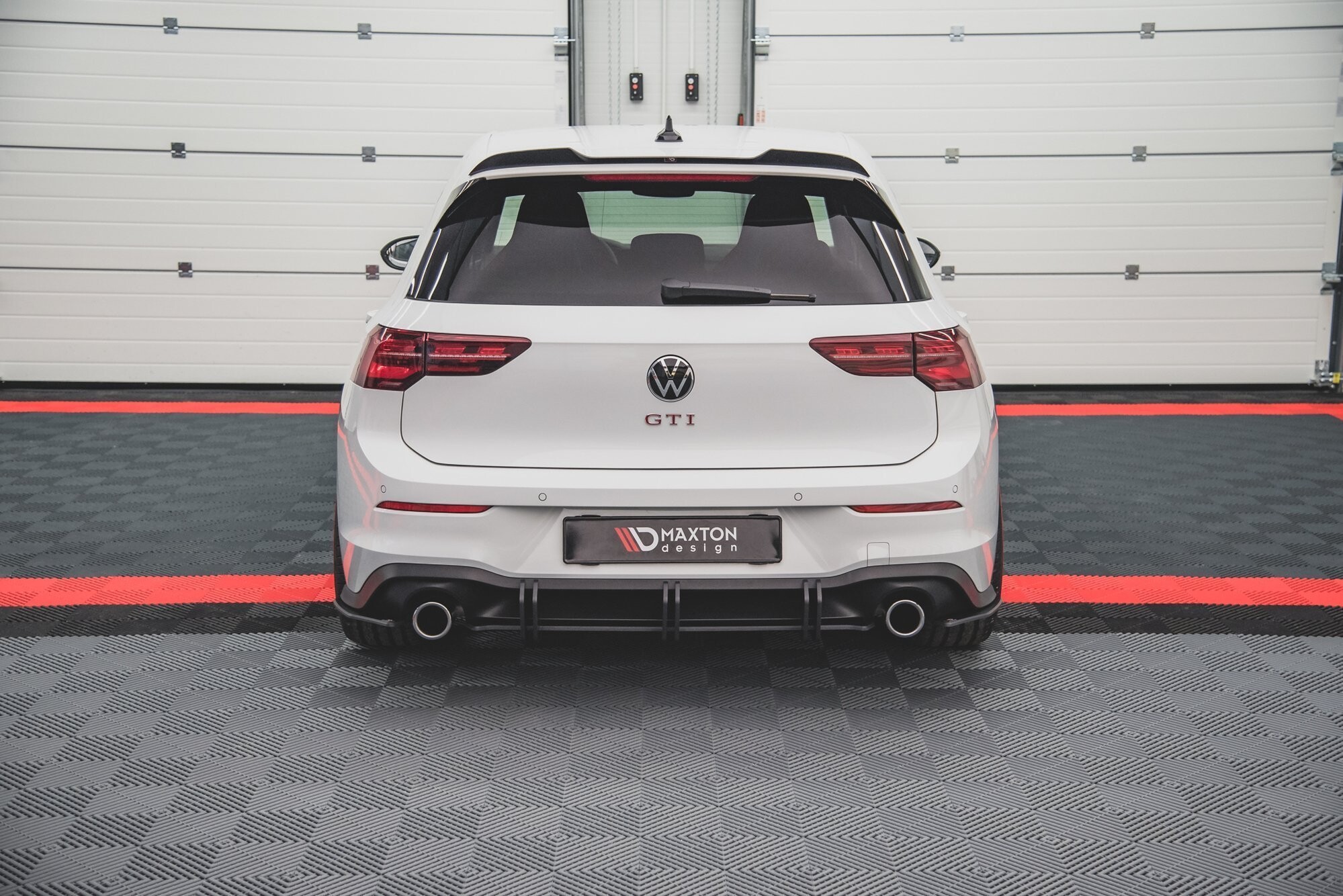 Maxton Design Robuste Racing Heck Ansatz Flaps Diffusor für Volkswagen Golf 8 GTI