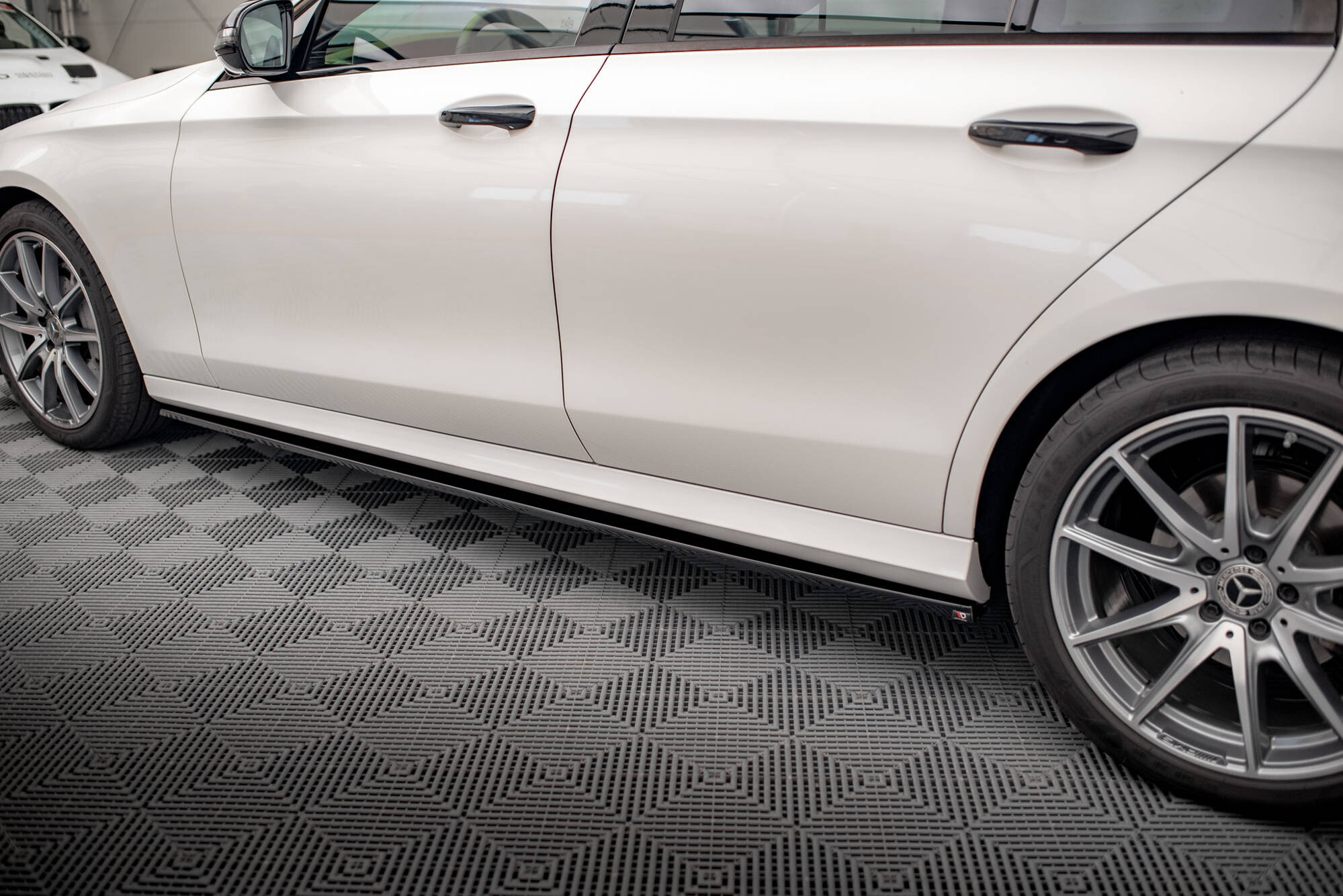 Maxton Design Seitenschweller Ansatz für Mercedes-Benz E AMG-Line W213 Facelift schwarz Hochglanz Maxton Design Seitenschweller Ansatz für Mercedes-Benz E AMG-Line W213 Facelift schwarz Hochglanz