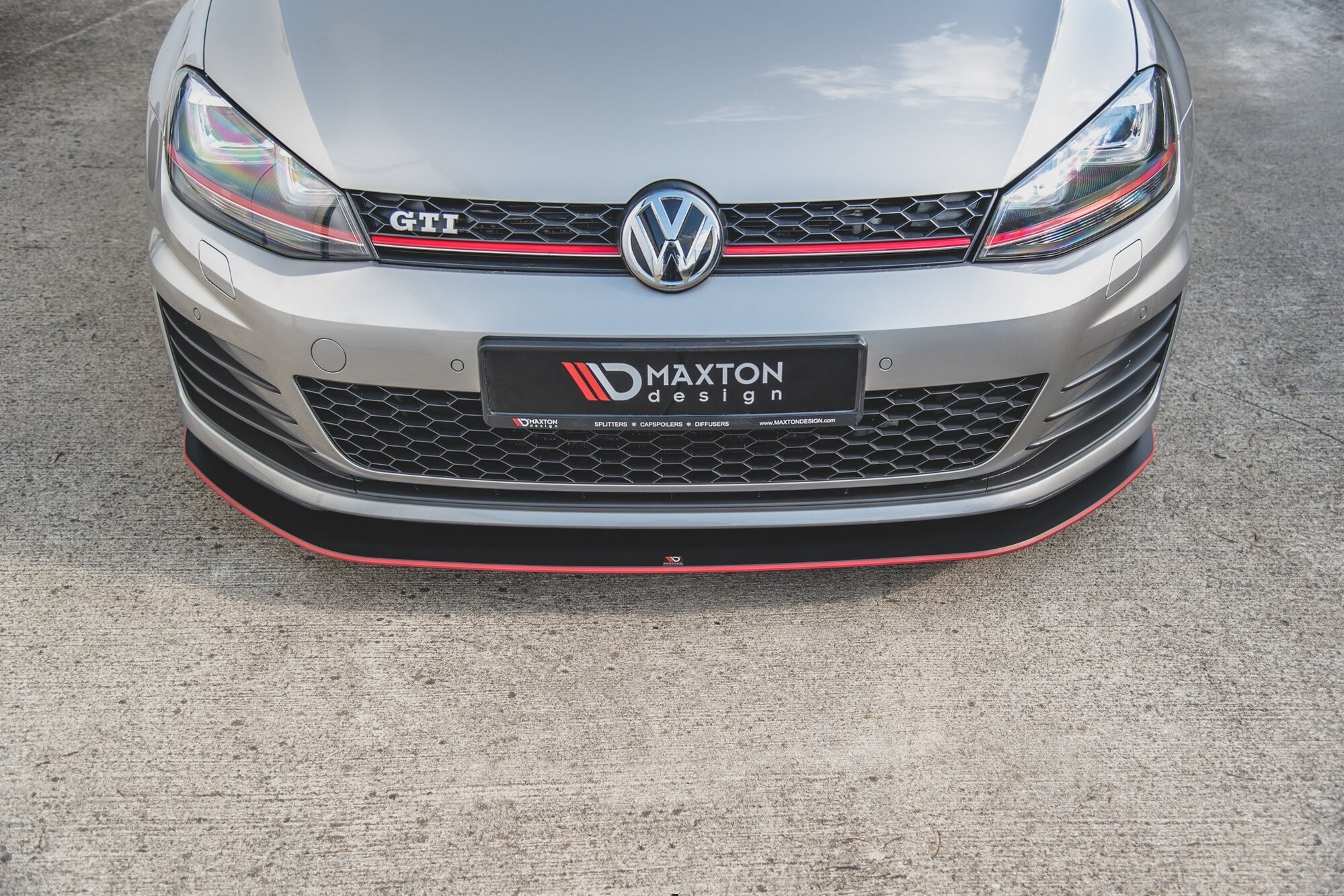 Maxton Design Robuste Racing Front Ansatz für VW Golf 7 GTI