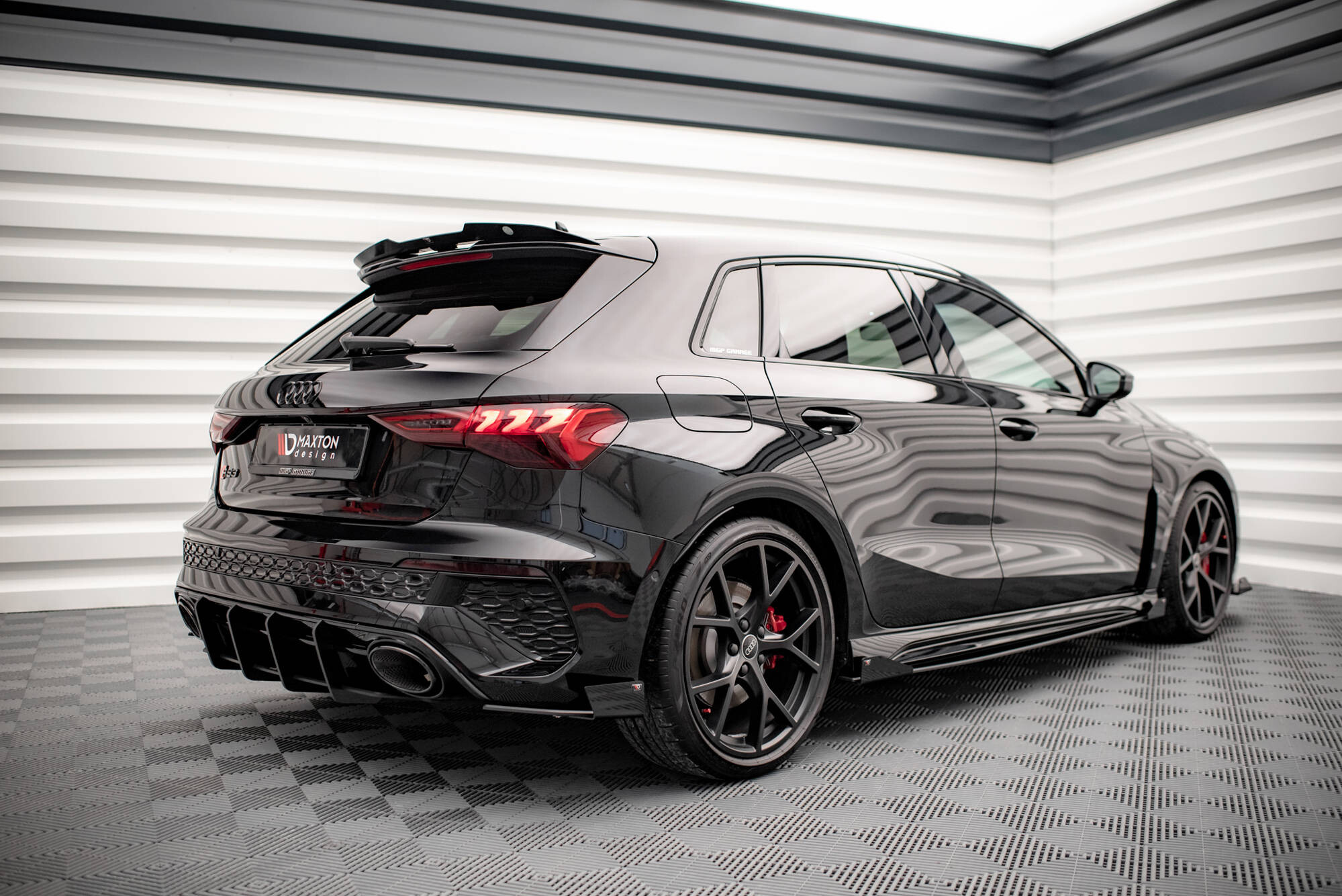 Maxton Design Street Pro Heck Ansatz Flaps Diffusor +Flaps für Audi RS3 Sportback 8Y schwarz Hochglanz