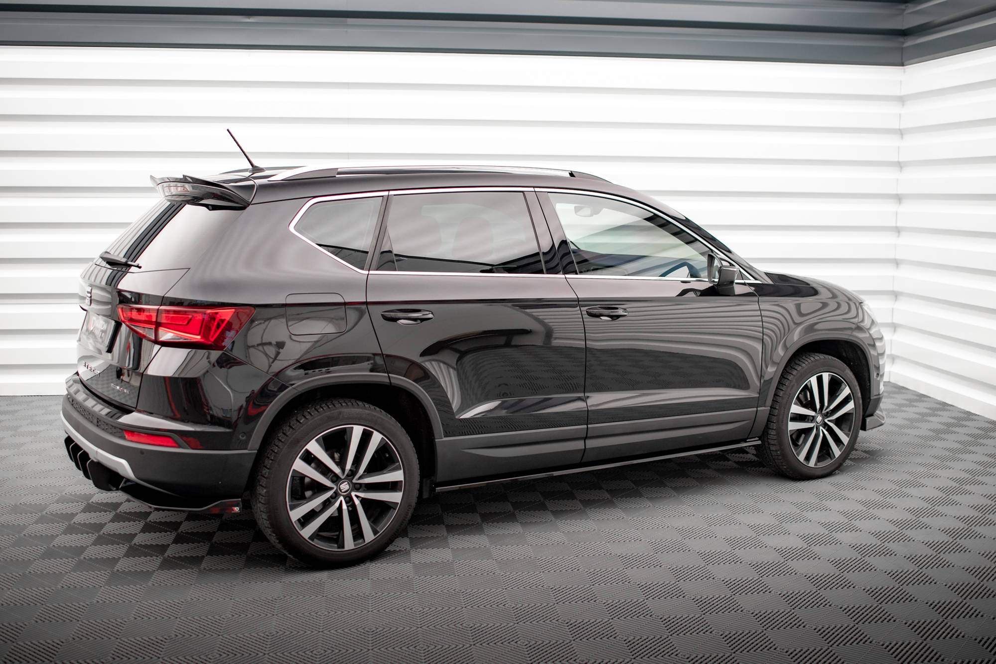 Maxton Design Seitenschweller Ansatz für Seat Ateca Mk1 schwarz Hochglanz Maxton Design Seitenschweller Ansatz für Seat Ateca Mk1 schwarz Hochglanz