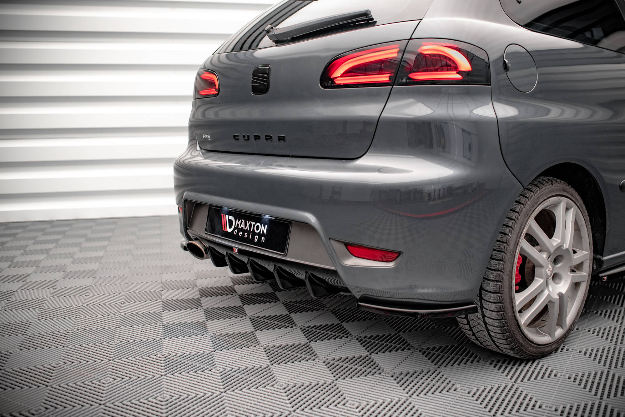 Maxton Design Diffusor Heck Ansatz für Seat Ibiza Cupra Mk3 schwarz Hochglanz Maxton Design Diffusor Heck Ansatz für Seat Ibiza Cupra Mk3 schwarz Hochglanz