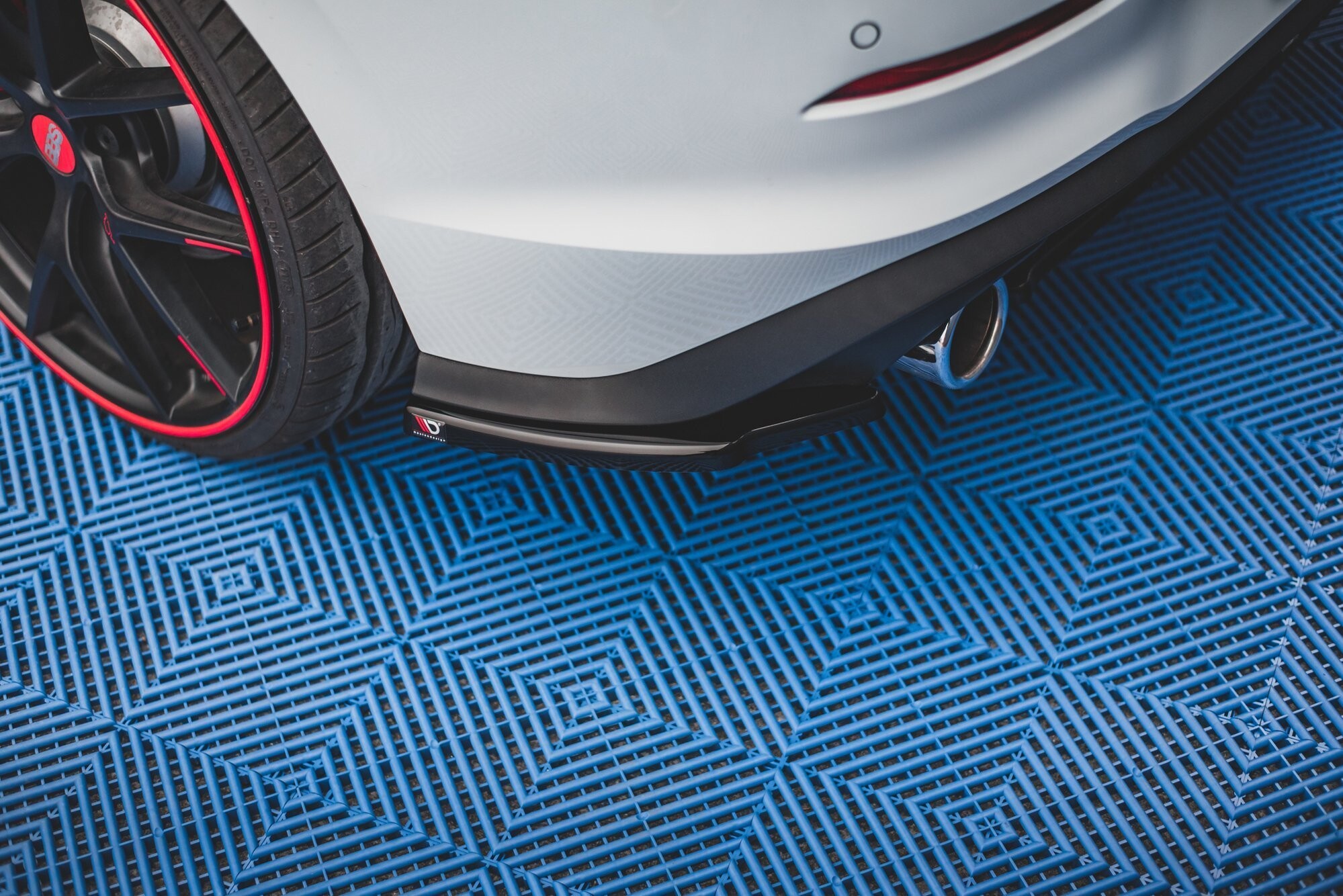 Maxton Design Heck Ansatz Flaps Diffusor für Volkswagen Golf 8 GTI schwarz Hochglanz Maxton Design Heck Ansatz Flaps Diffusor für Volkswagen Golf 8 GTI schwarz Hochglanz