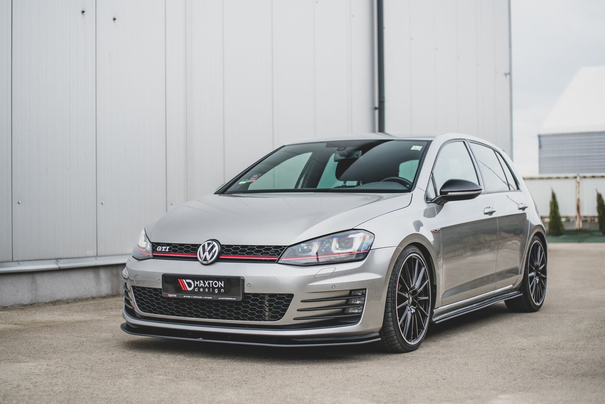 Maxton Design Robuste Racing Front Ansatz für VW Golf 7 GTI