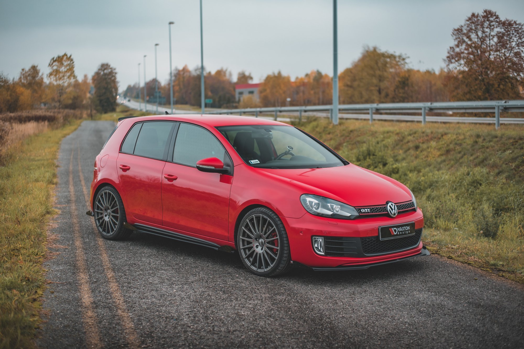 Maxton Design Robuste Racing Seitenschweller Ansatz für für + Flaps Volkswagen Golf GTI Mk6  schwarz Hochglanz