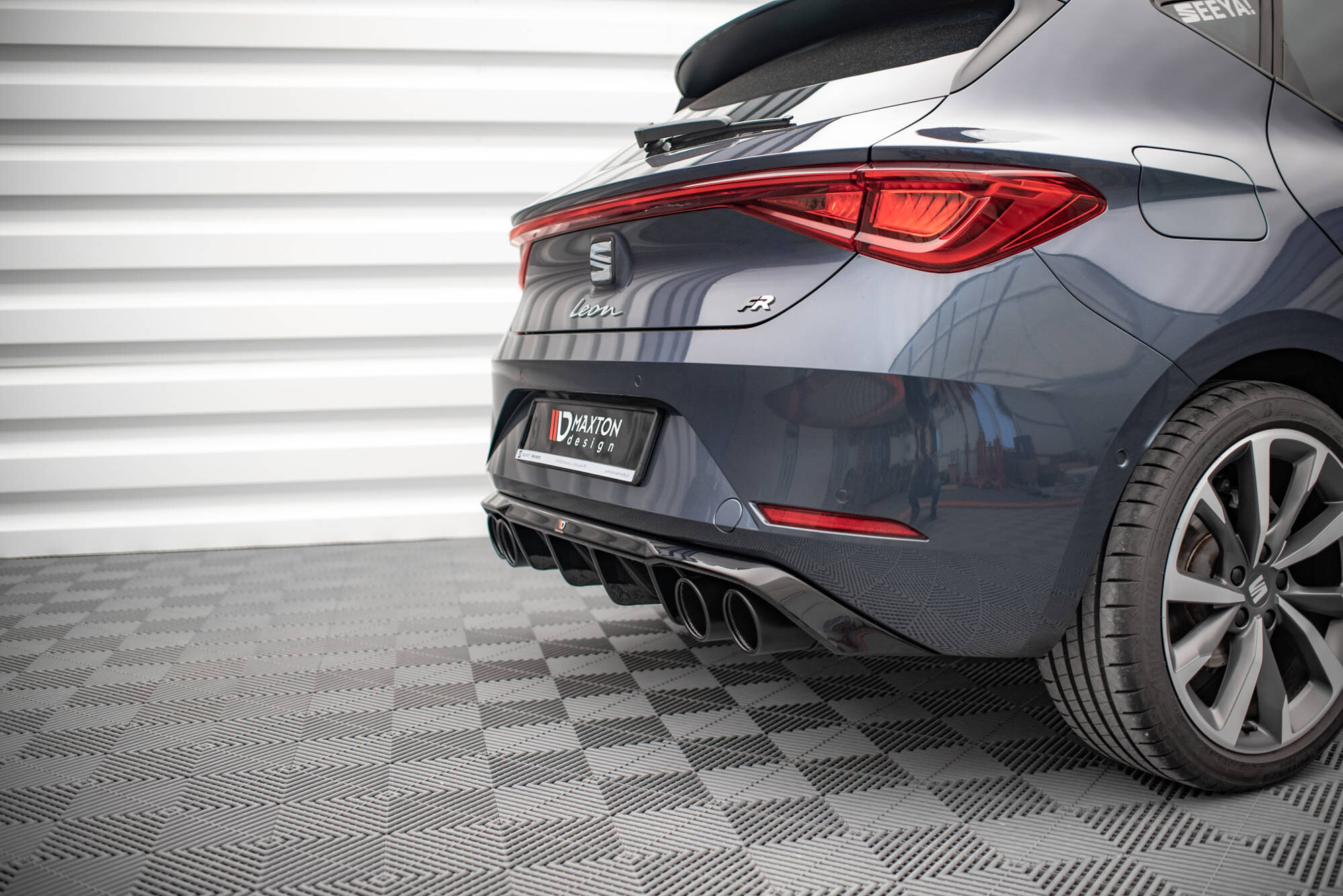 Maxton Design Diffusor Heck Ansatz für + Endschalldampfer Sportauspuff Attrappe Seat Leon FR Hatchback Mk4 Maxton Design Diffusor Heck Ansatz für + Endschalldampfer Sportauspuff Attrappe Seat Leon FR Hatchback Mk4