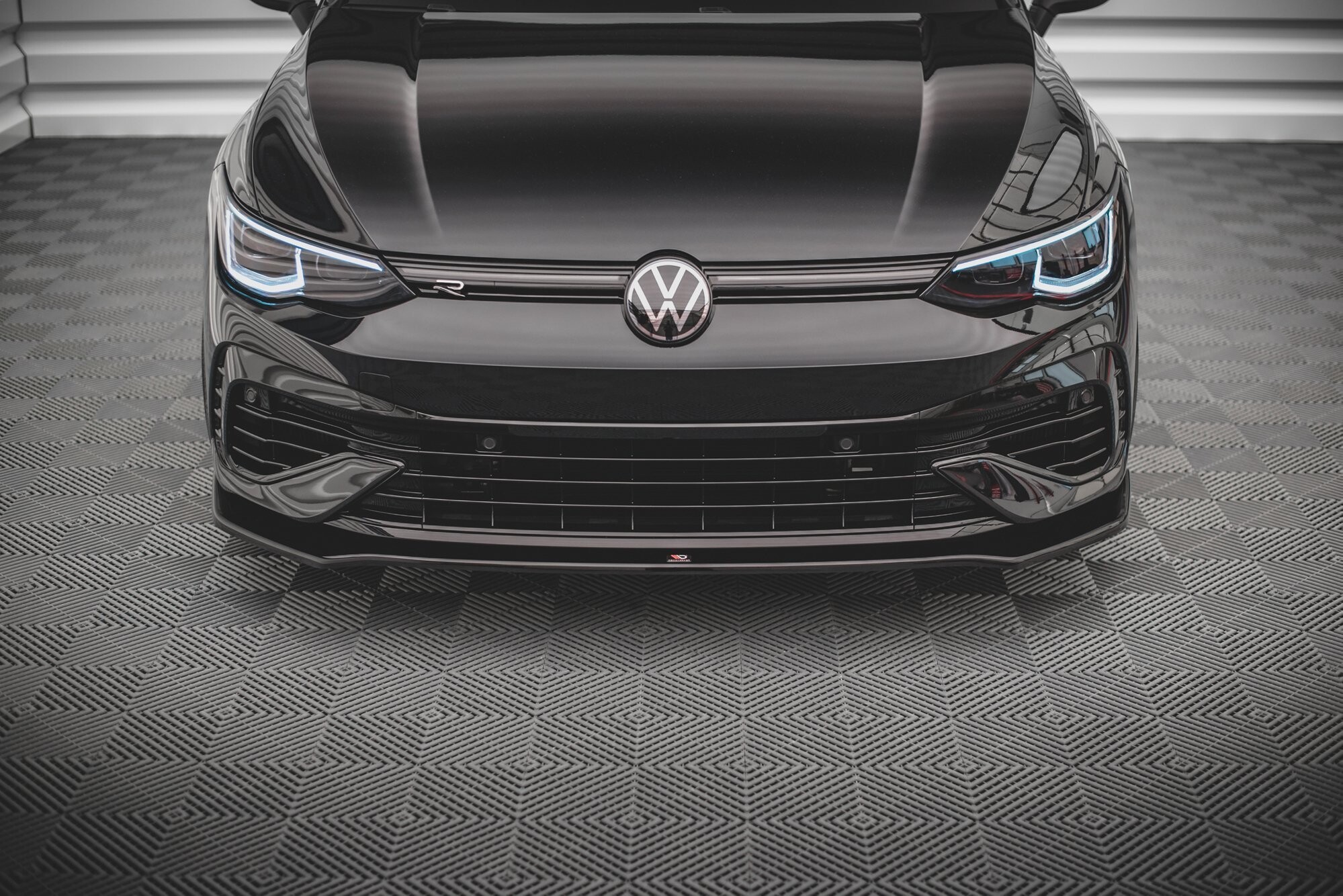 Maxton Design Front Ansatz V.3 für Volkswagen Golf R Mk8 schwarz Hochglanz