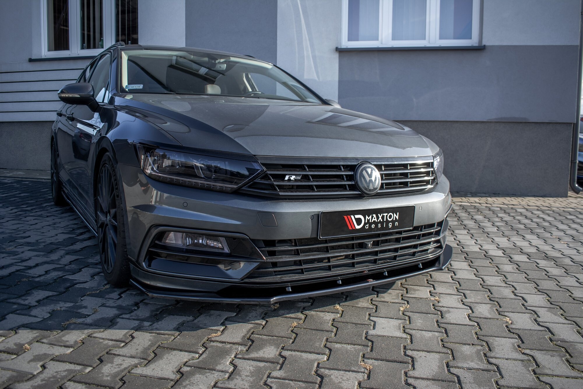 Maxton Design Front Ansatz V.1 für Volkswagen Passat R-Line B8 schwarz Hochglanz Maxton Design Front Ansatz V.1 für Volkswagen Passat R-Line B8 schwarz Hochglanz