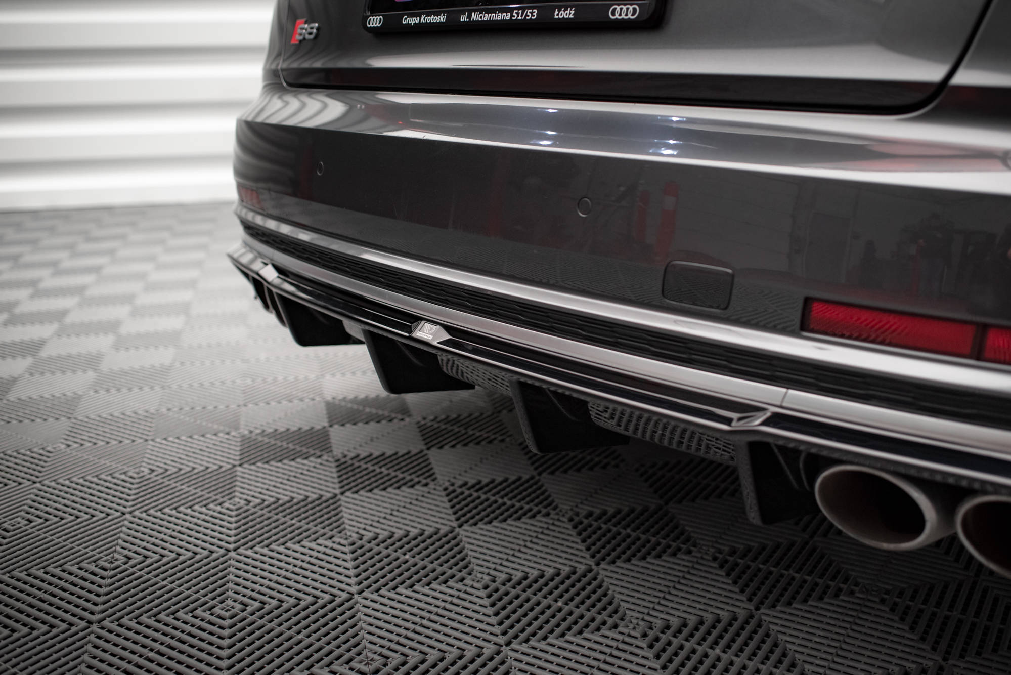 Maxton Design Diffusor Heck Ansatz für Audi S8 D5 schwarz Hochglanz Maxton Design Diffusor Heck Ansatz für Audi S8 D5 schwarz Hochglanz