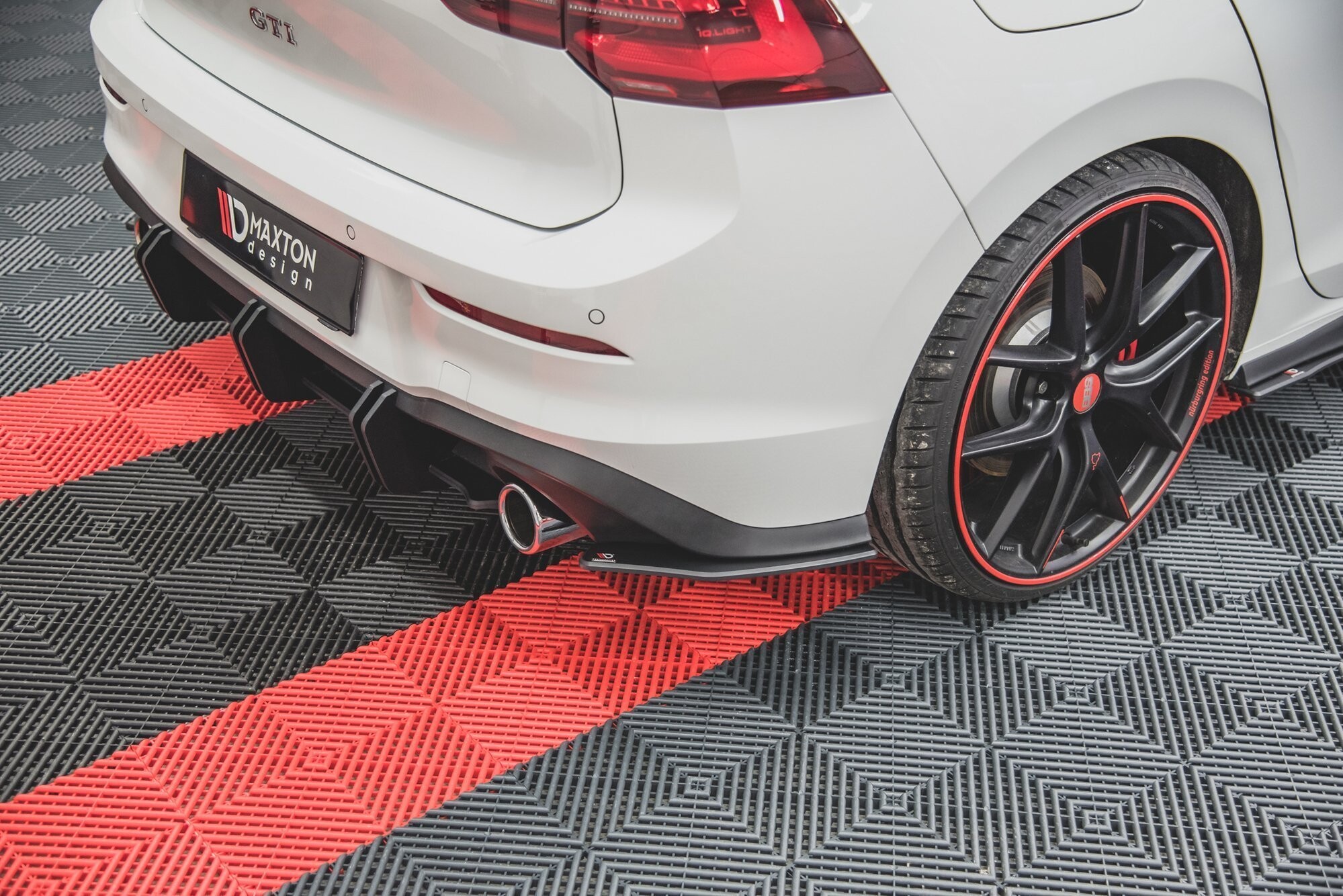 Maxton Design Robuste Racing Heck Ansatz Flaps Diffusor für Volkswagen Golf 8 GTI