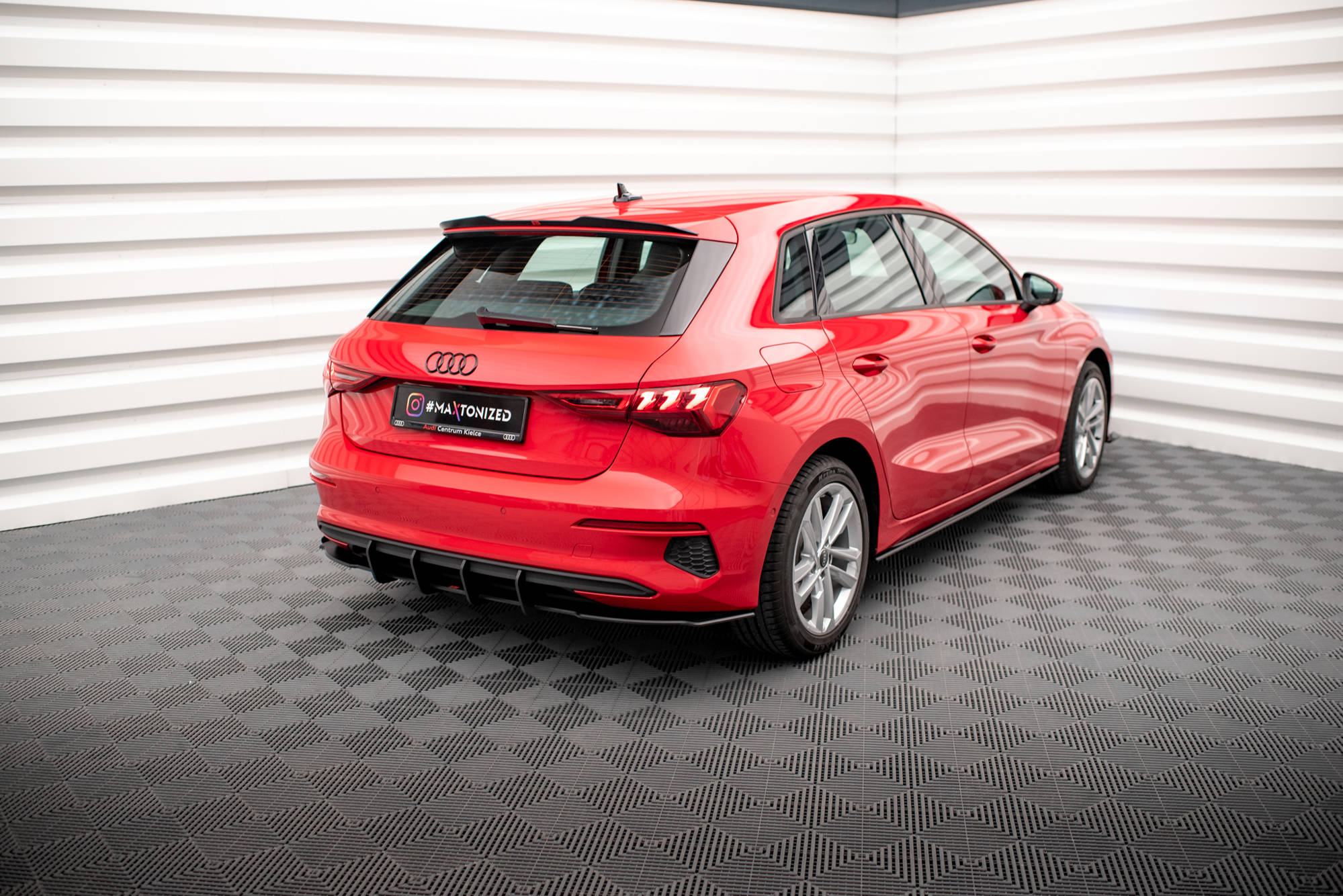 Maxton Design Robuste Racing Diffusor Heck Ansatz +Flaps für Audi A3 Sportback 8Y schwarz Hochglanz Maxton Design Robuste Racing Diffusor Heck Ansatz +Flaps für Audi A3 Sportback 8Y schwarz Hochglanz