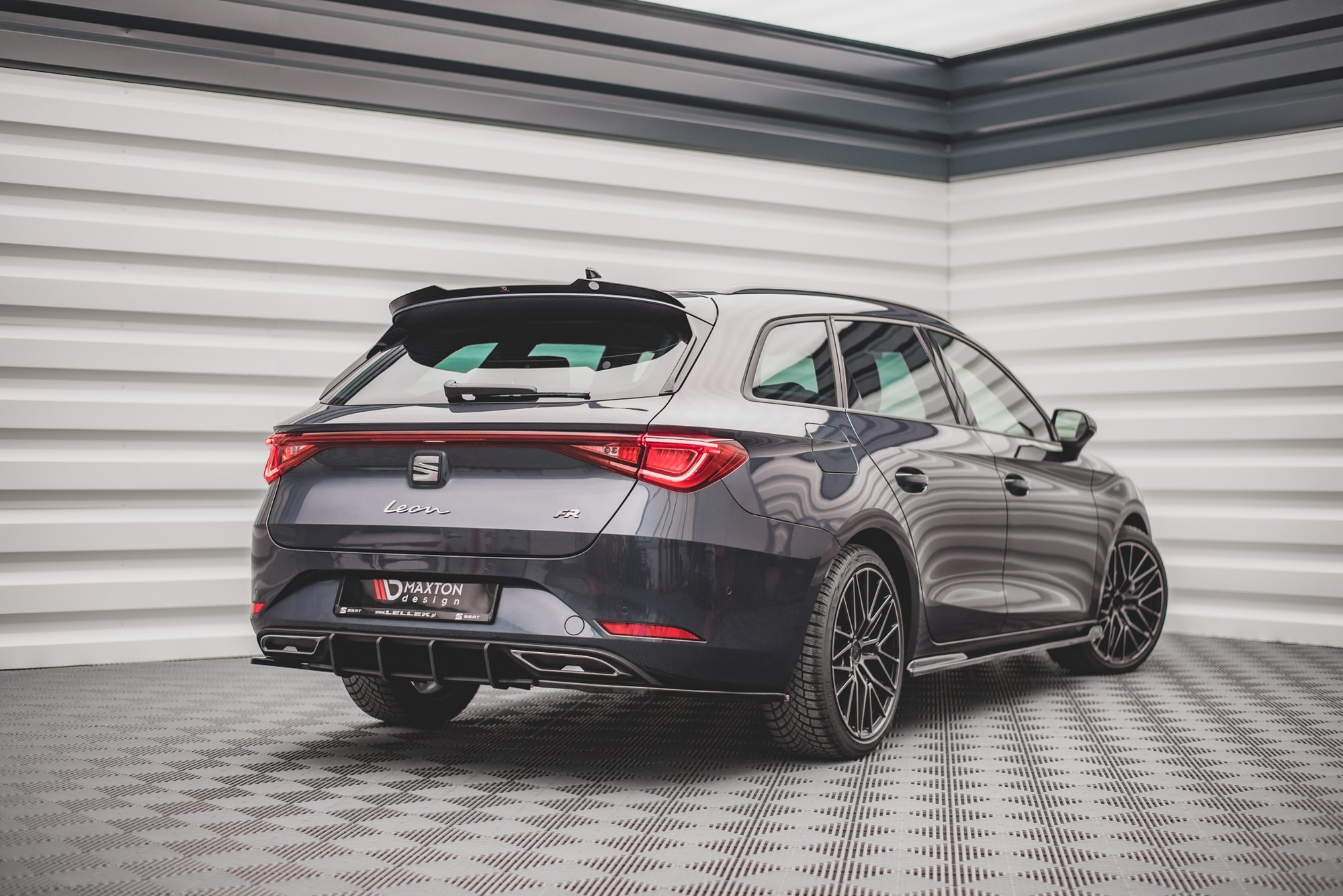 Maxton Design Robuste Racing Heckschürze für Seat Leon FR ST Mk4