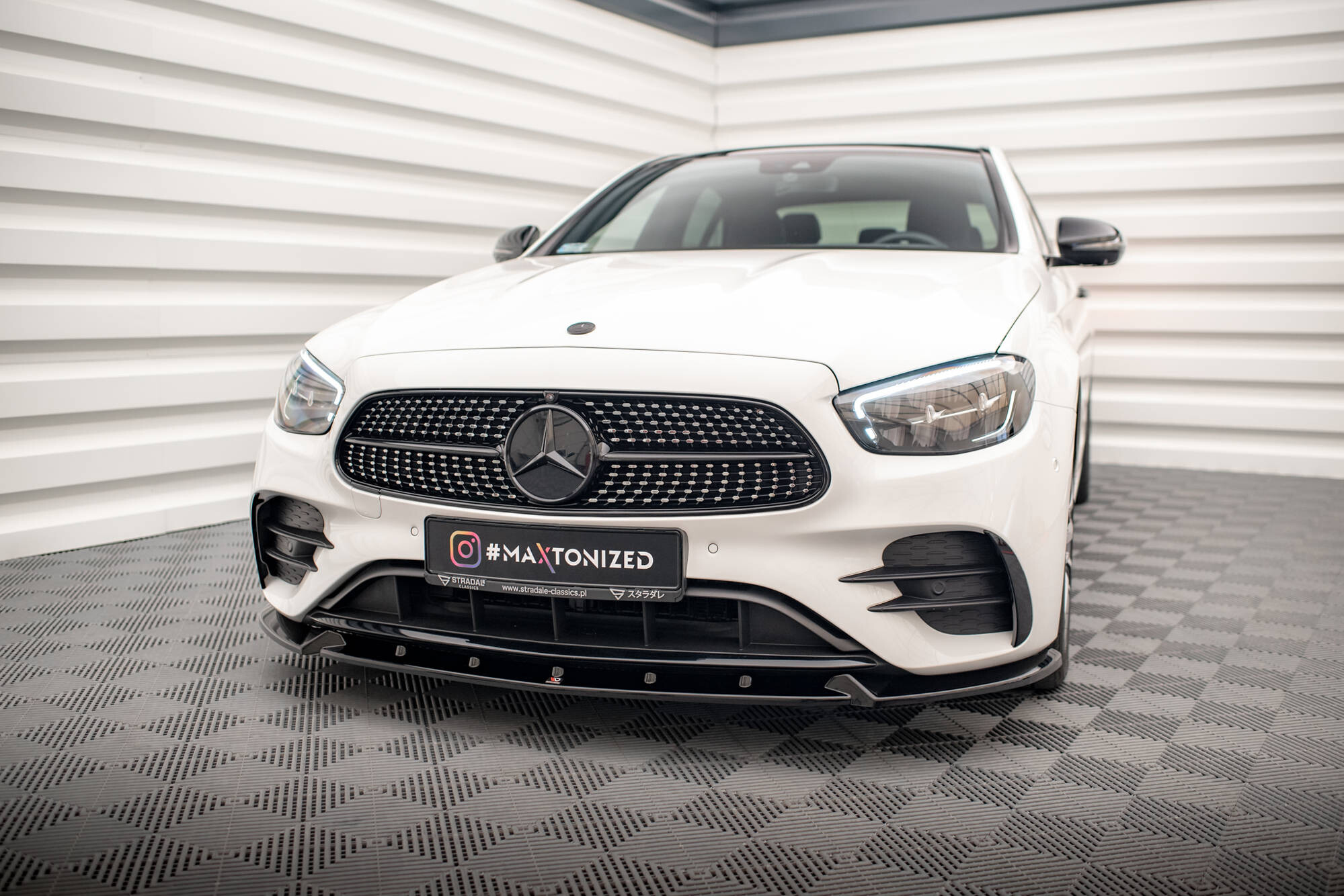 Maxton Design Front Ansatz V.2 für Mercedes-Benz E AMG-Line W213 Facelift schwarz Hochglanz Maxton Design Front Ansatz V.2 für Mercedes-Benz E AMG-Line W213 Facelift schwarz Hochglanz