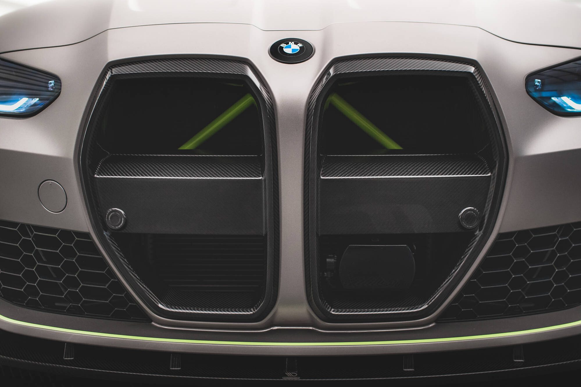 Maxton Design Carbon Fiber Front Grill + License Plate Holder Base BMW M4 G82 / M3 G80 Maxton Design Carbon Fiber Front Grill + License Plate Holder Base BMW M4 G82 / M3 G80