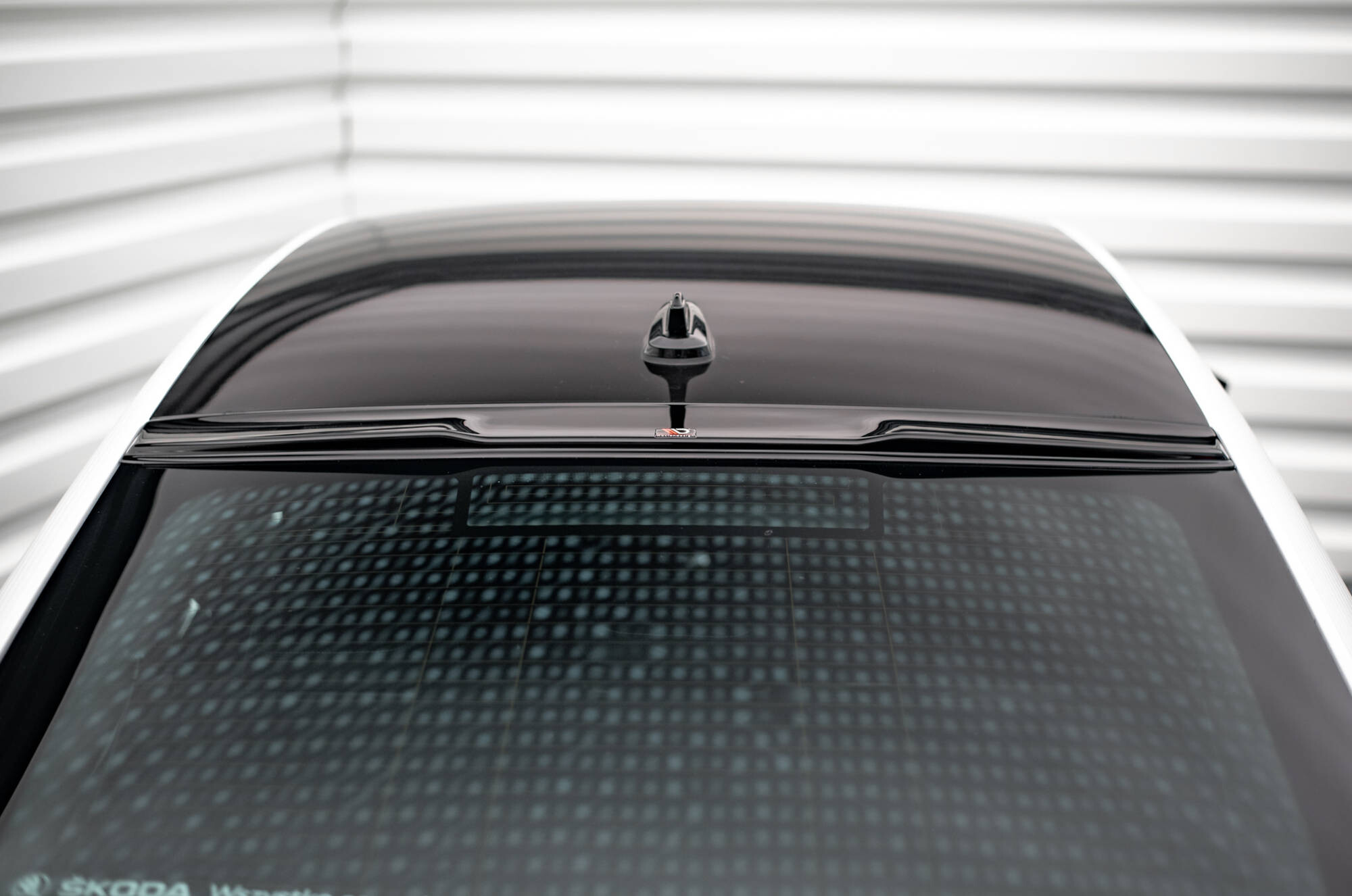 Maxton Design Heckscheiben Spoiler für Skoda Octavia Liftback Mk4 schwarz Hochglanz Maxton Design Heckscheiben Spoiler für Skoda Octavia Liftback Mk4 schwarz Hochglanz