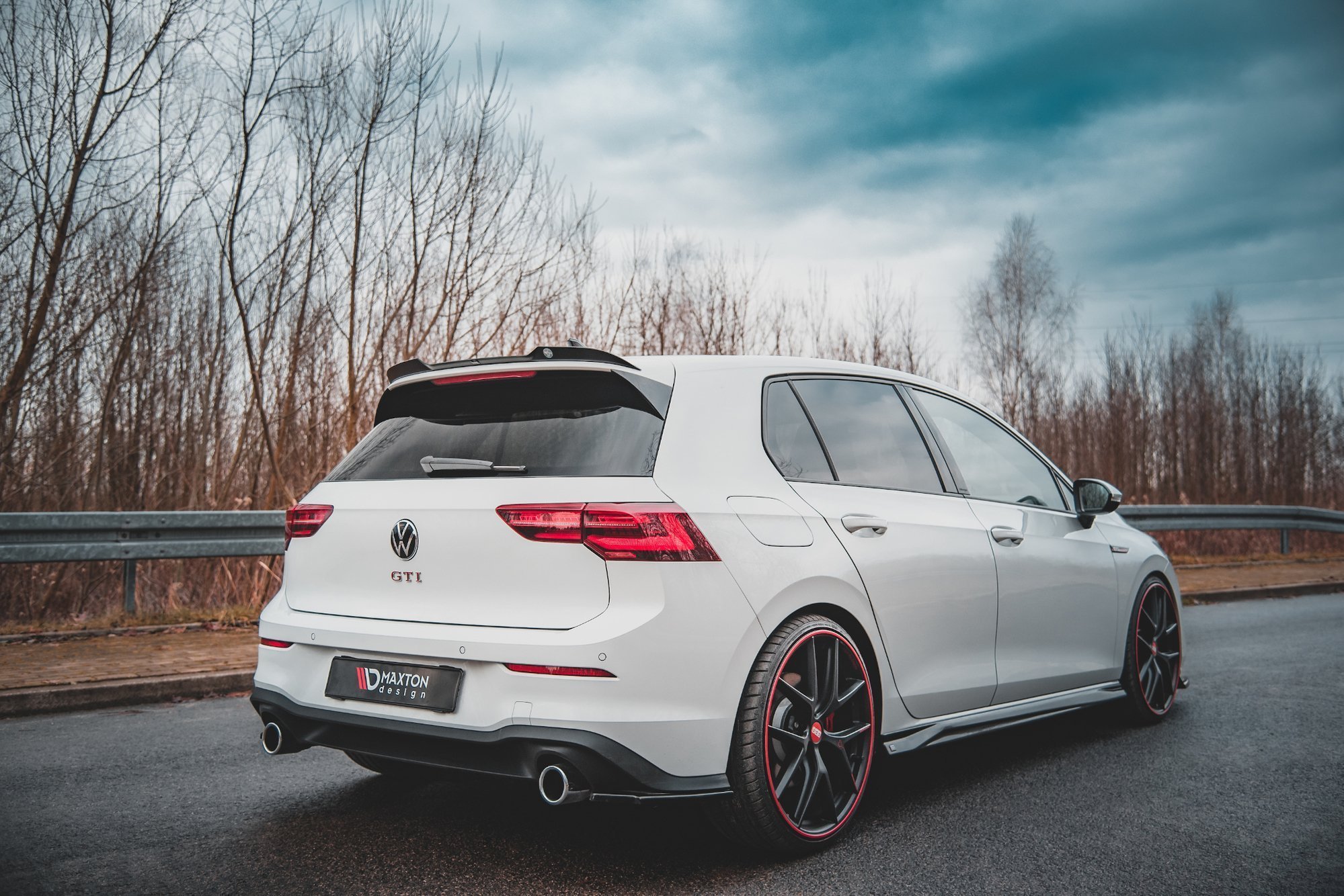 Maxton Design Spoiler CAP V.2 für Volkswagen Golf 8 GTI / R schwarz Hochglanz
