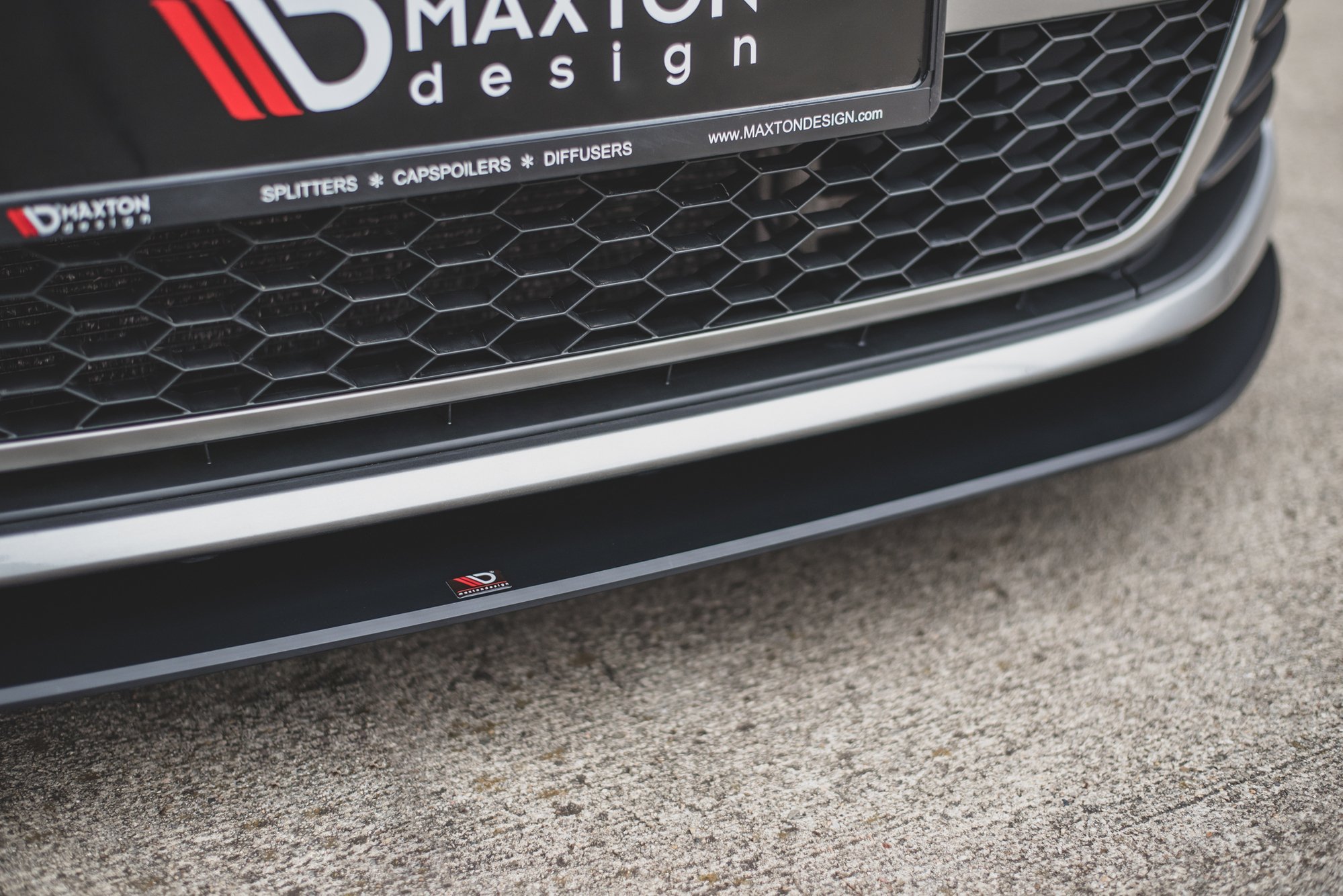 Maxton Design Robuste Racing Front Ansatz für VW Golf 7 GTI