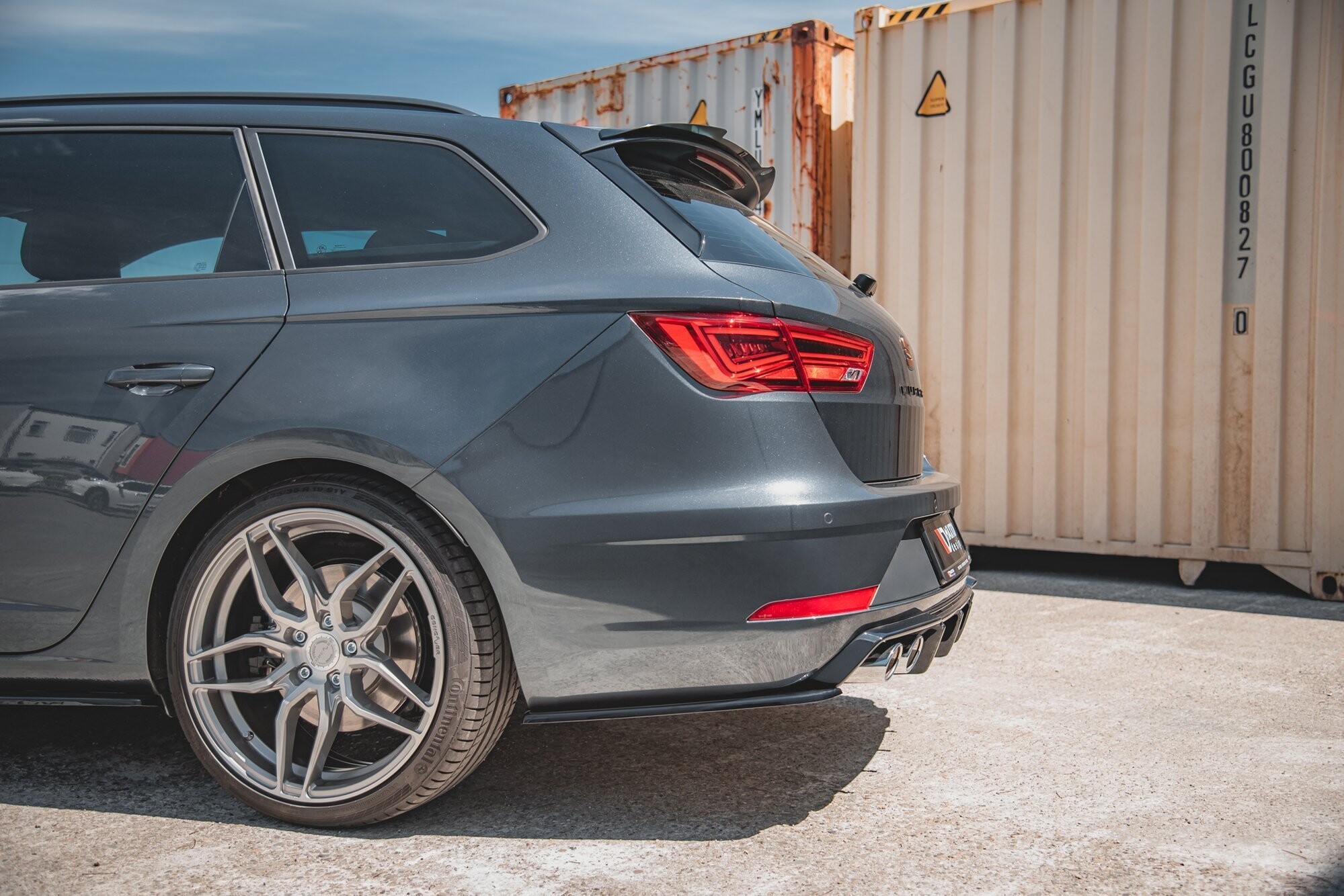 Maxton Design Heck Ansatz Flaps Diffusor V.2 für Seat Leon Cupra Mk3 FL Sportstourer schwarz Hochglanz Maxton Design Heck Ansatz Flaps Diffusor V.2 für Seat Leon Cupra Mk3 FL Sportstourer schwarz Hochglanz
