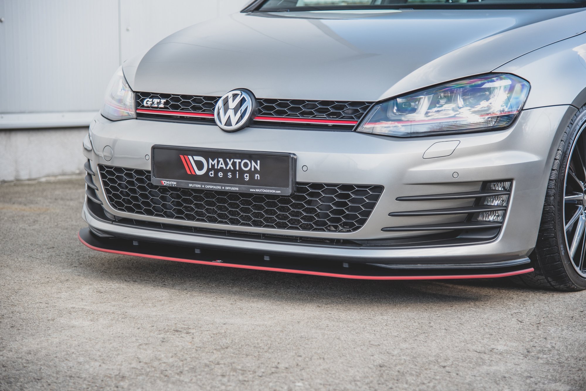 Maxton Design Robuste Racing Front Ansatz für VW Golf 7 GTI