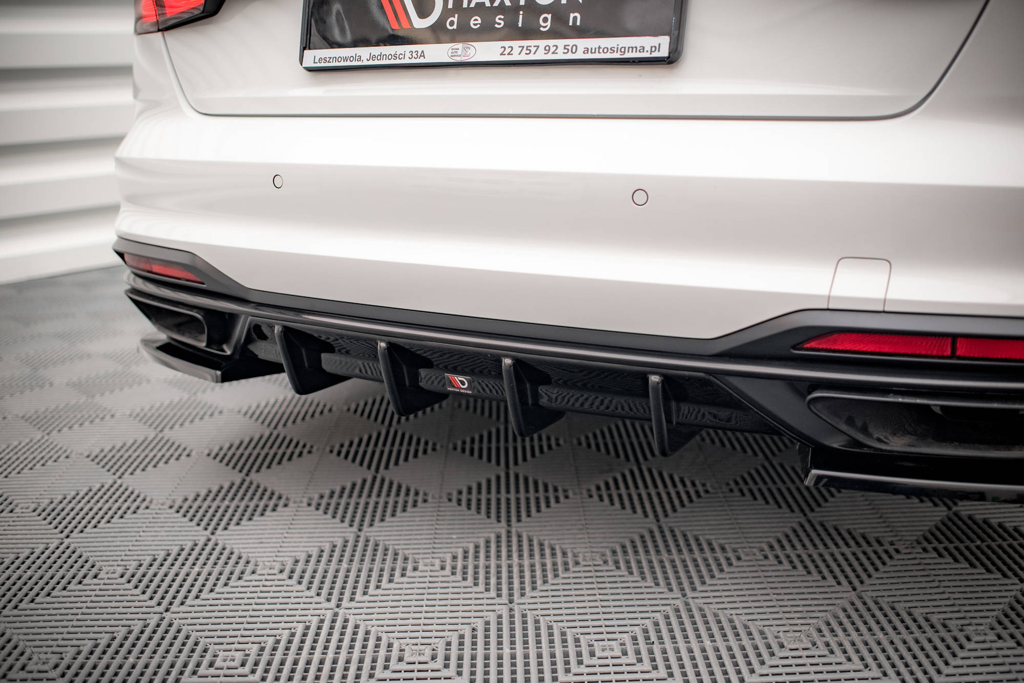 Maxton Design Diffusor Heck Ansatz für Audi A4 B9 Facelift schwarz Hochglanz Maxton Design Diffusor Heck Ansatz für Audi A4 B9 Facelift schwarz Hochglanz