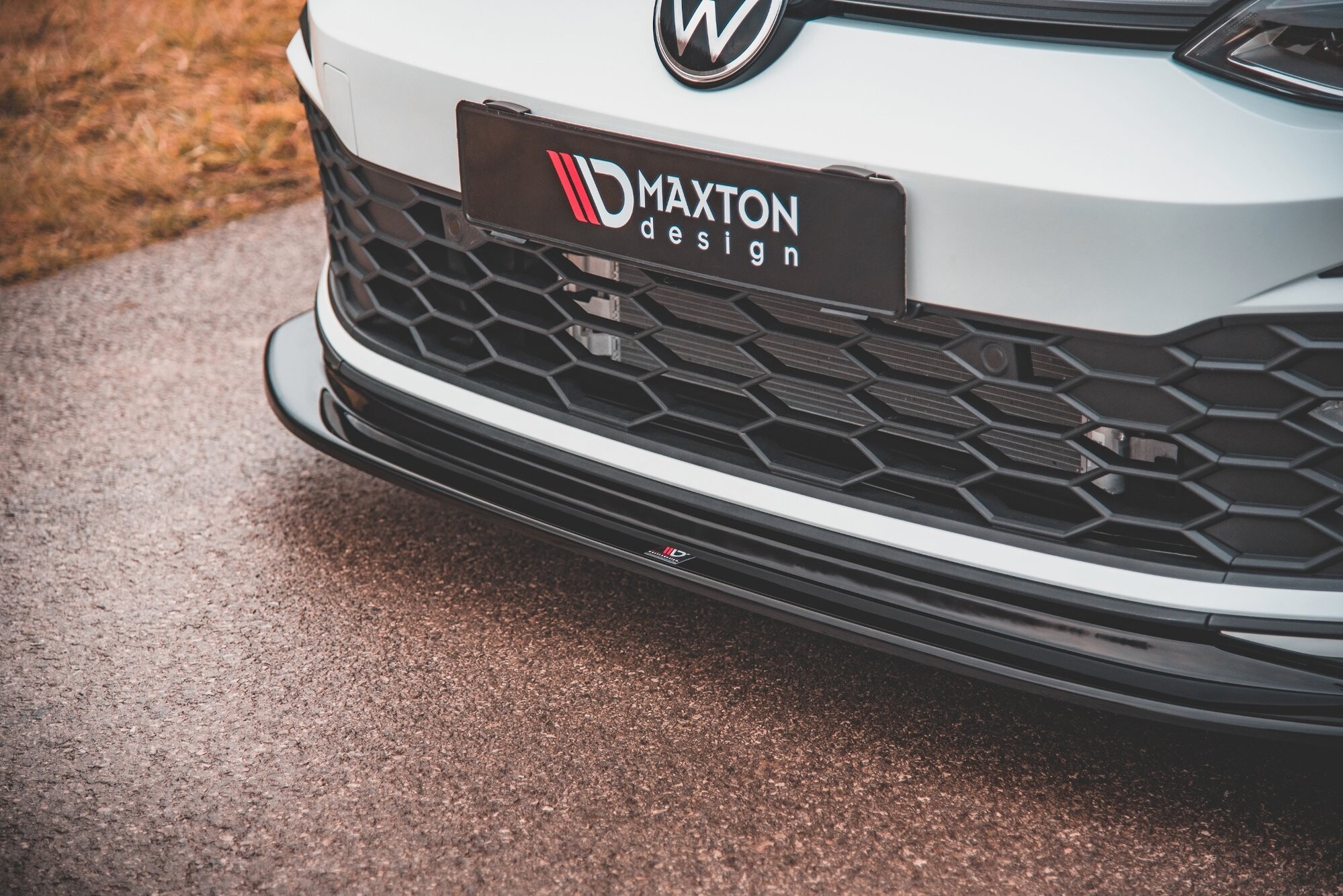 Maxton Design Front Ansatz V.5 für Volkswagen Golf 8 GTI schwarz Hochglanz Maxton Design Front Ansatz V.5 für Volkswagen Golf 8 GTI schwarz Hochglanz