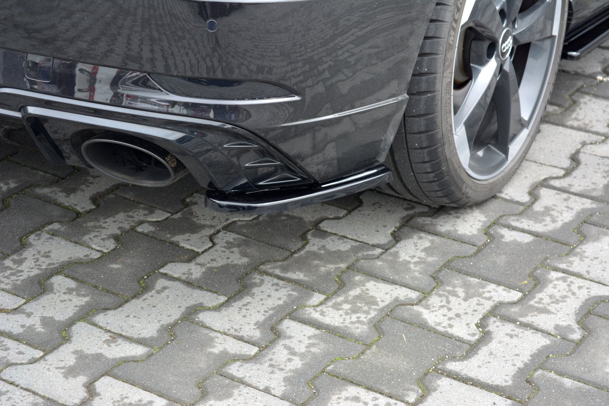 Maxton Design Heck Ansatz Flaps Diffusor für Audi RS3 8V FL Sportback schwarz Hochglanz