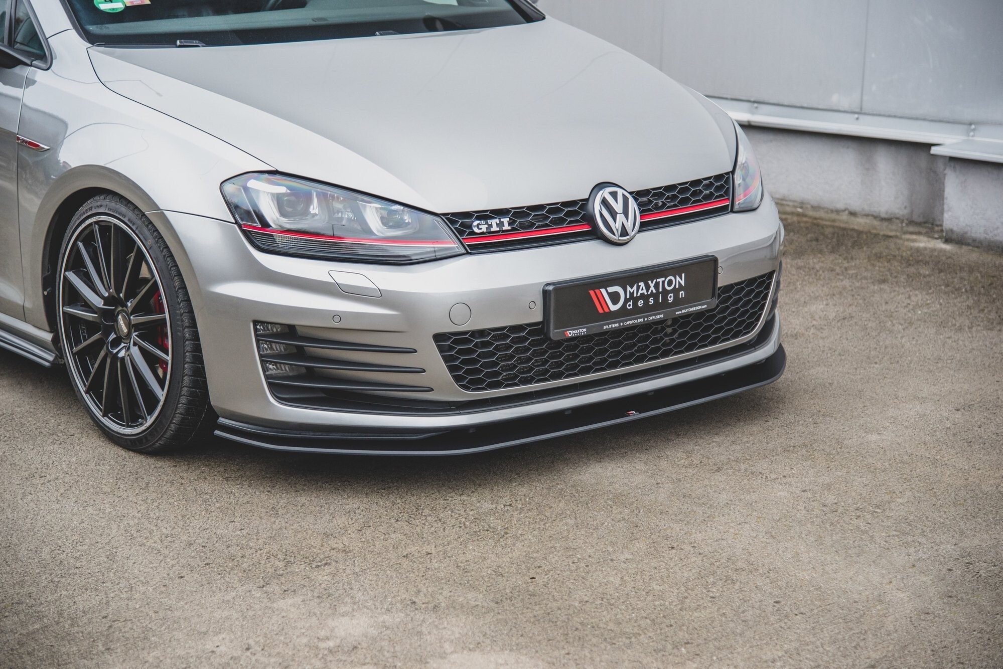 Maxton Design Robuste Racing Front Ansatz für VW Golf 7 GTI