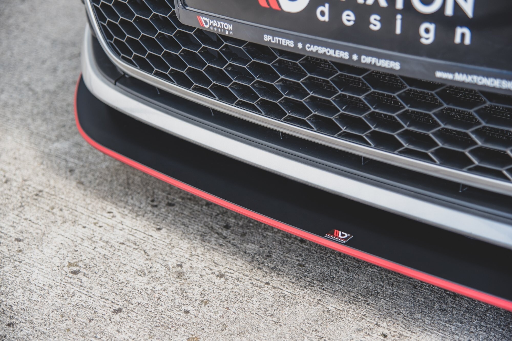 Maxton Design Robuste Racing Front Ansatz für VW Golf 7 GTI