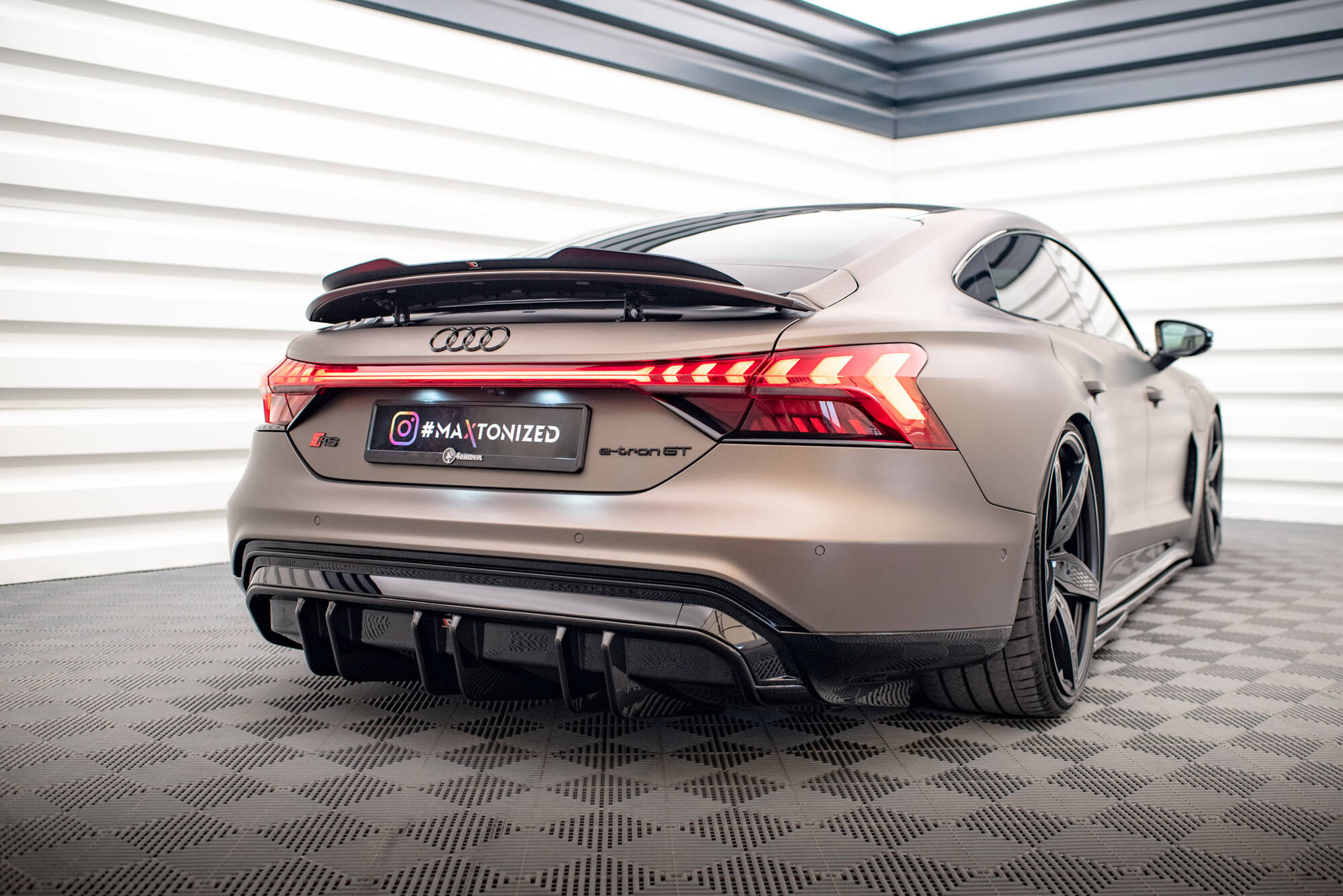 Maxton Design Diffusor Heck Ansatz für Audi e-Tron GT / RS GT Mk1 schwarz Hochglanz Maxton Design Diffusor Heck Ansatz für Audi e-Tron GT / RS GT Mk1 schwarz Hochglanz