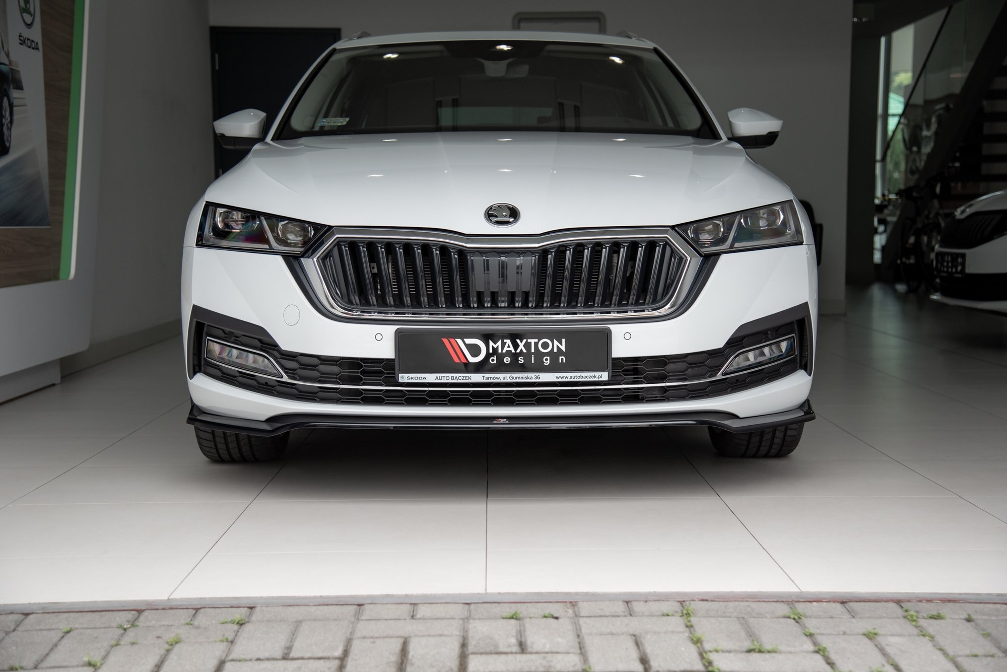 Maxton Design Front Ansatz V.2 für Skoda Octavia Mk4 schwarz Hochglanz Maxton Design Front Ansatz V.2 für Skoda Octavia Mk4 schwarz Hochglanz