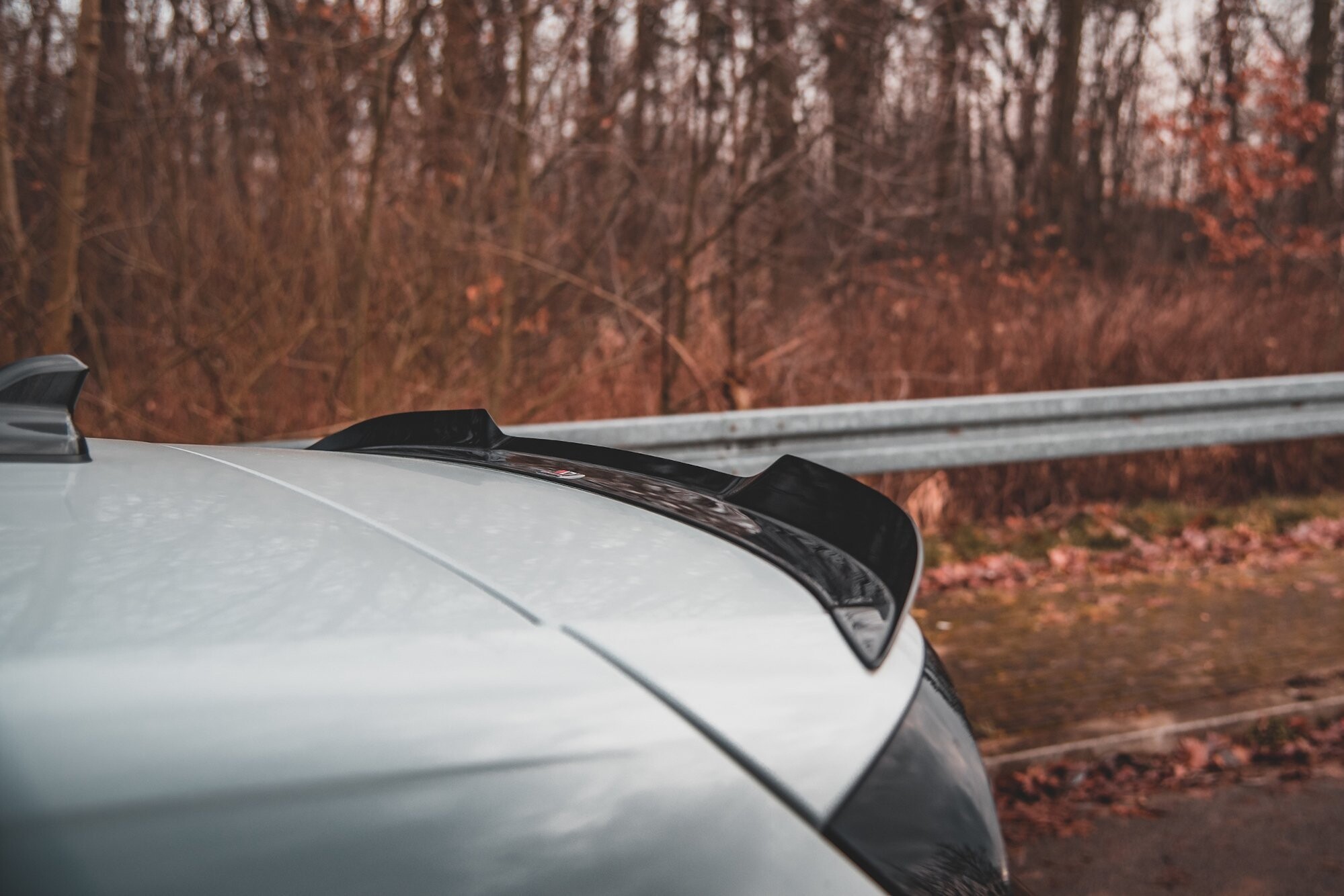 Maxton Design Spoiler CAP V.2 für Volkswagen Golf 8 GTI / R schwarz Hochglanz