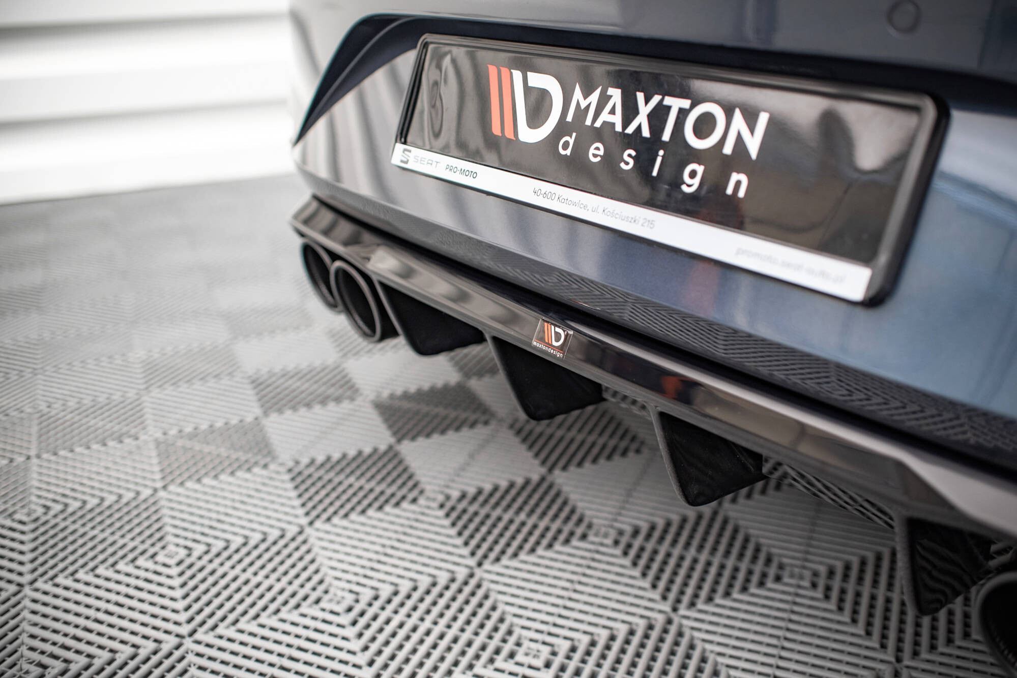 Maxton Design Diffusor Heck Ansatz für + Endschalldampfer Sportauspuff Attrappe Seat Leon FR Hatchback Mk4 Maxton Design Diffusor Heck Ansatz für + Endschalldampfer Sportauspuff Attrappe Seat Leon FR Hatchback Mk4