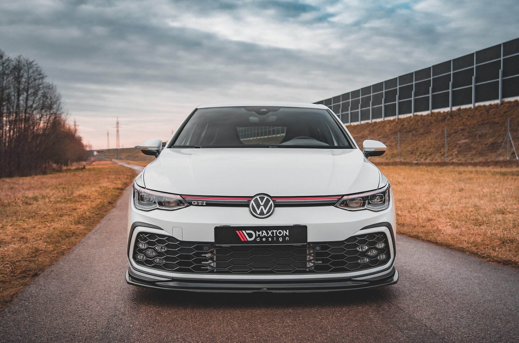 Maxton Design Front Ansatz V.5 für Volkswagen Golf 8 GTI schwarz Hochglanz Maxton Design Front Ansatz V.5 für Volkswagen Golf 8 GTI schwarz Hochglanz