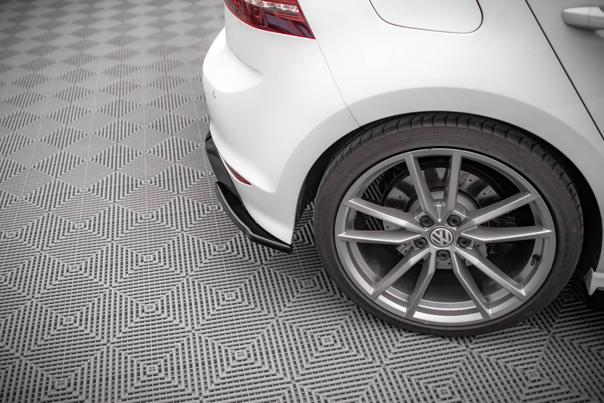 Maxton Design Heck Ansatz Flaps Diffusor V.4 für Volkswagen Golf R Mk7 schwarz Hochglanz Maxton Design Heck Ansatz Flaps Diffusor V.4 für Volkswagen Golf R Mk7 schwarz Hochglanz