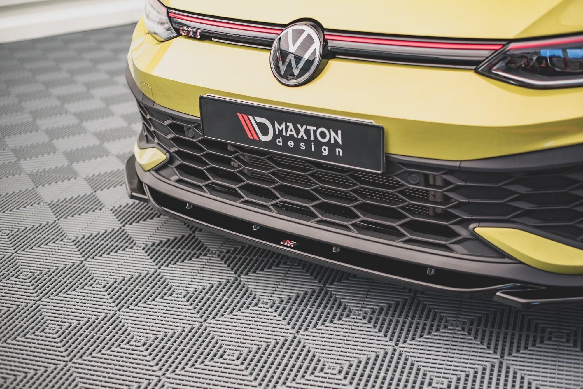 Maxton Design Front Ansatz V.2 für Volkswagen Golf 8 GTI Clubsport schwarz Hochglanz Maxton Design Front Ansatz V.2 für Volkswagen Golf 8 GTI Clubsport schwarz Hochglanz