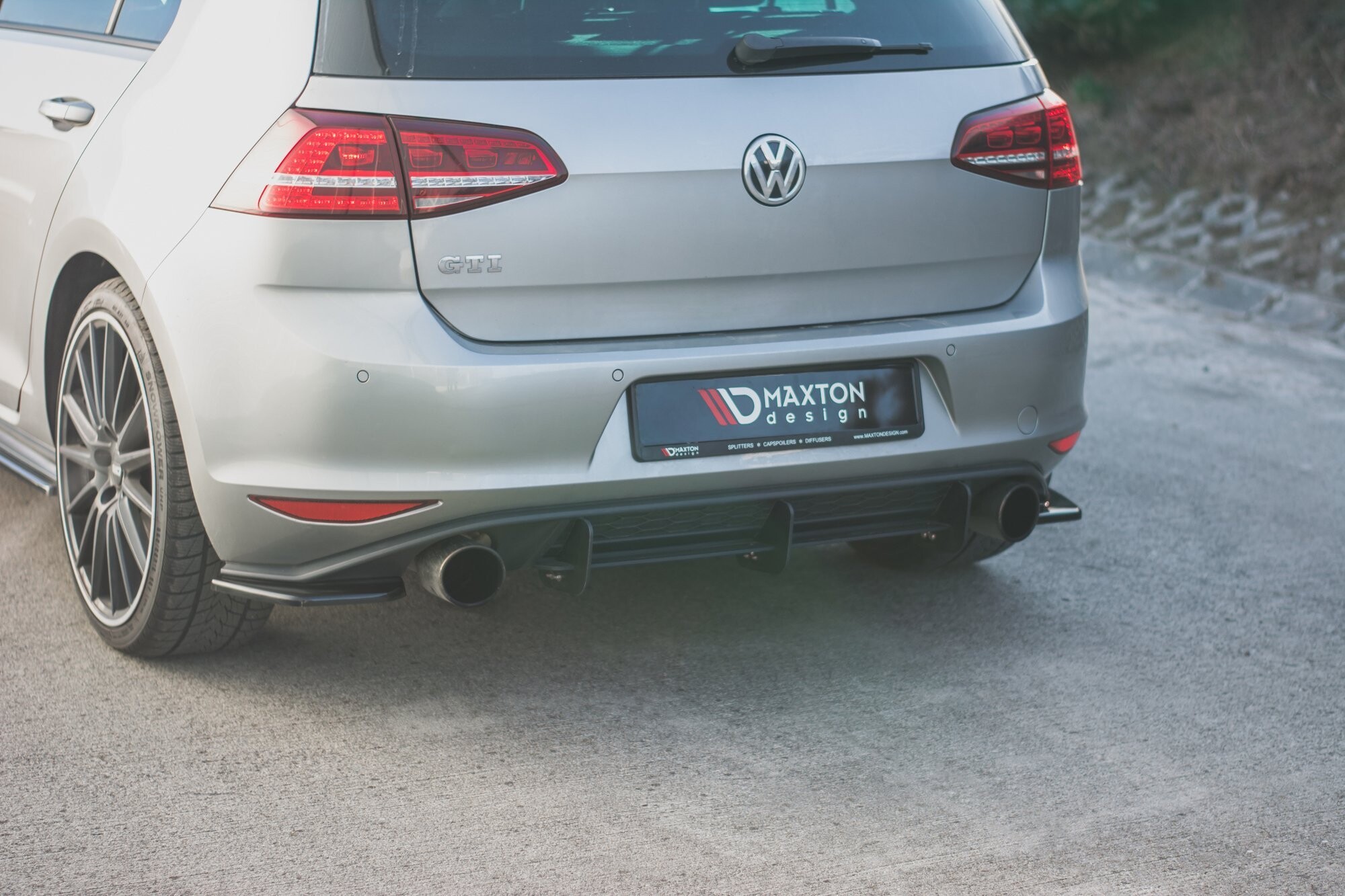 Maxton Design Heck Ansatz Flaps Diffusor V.2 für VW Golf 7 GTI  schwarz Hochglanz