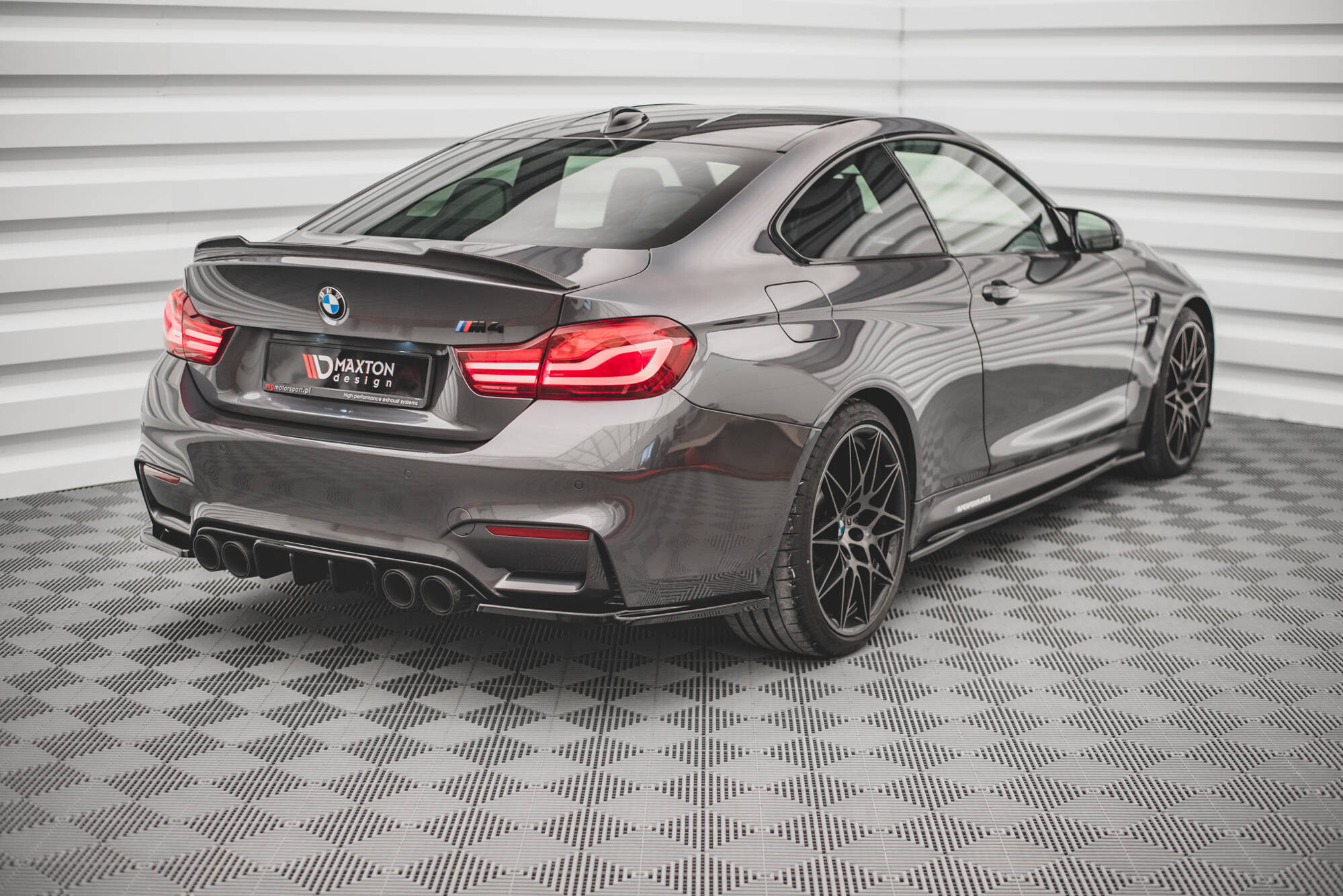 Maxton Design Diffusor Heck Ansatz für BMW M4 F82 schwarz Hochglanz