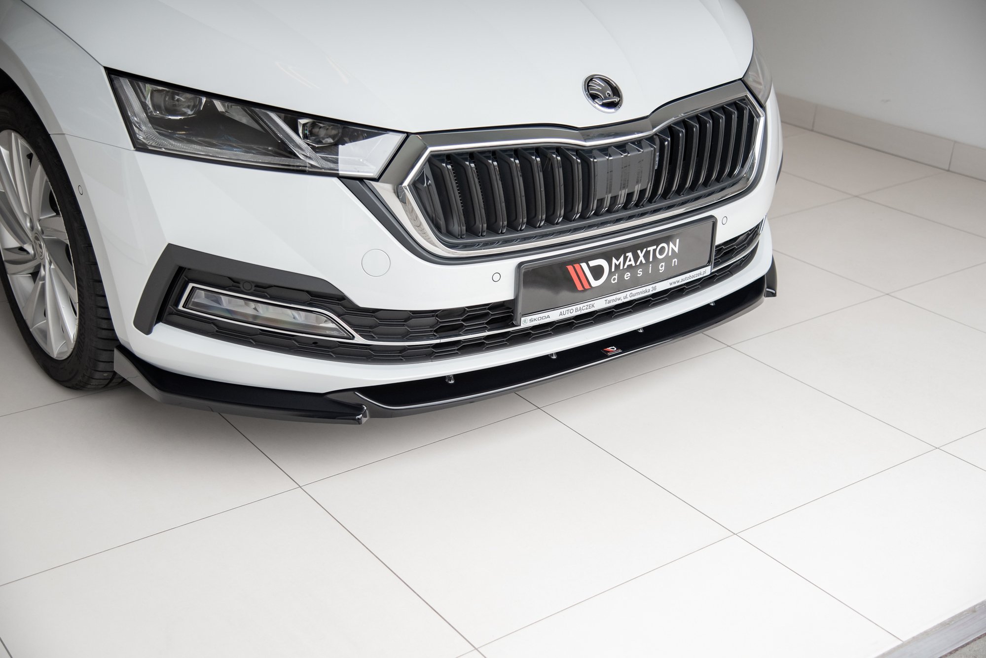 Maxton Design Front Ansatz V.1 für Skoda Octavia Mk4 schwarz Hochglanz Maxton Design Front Ansatz V.1 für Skoda Octavia Mk4 schwarz Hochglanz