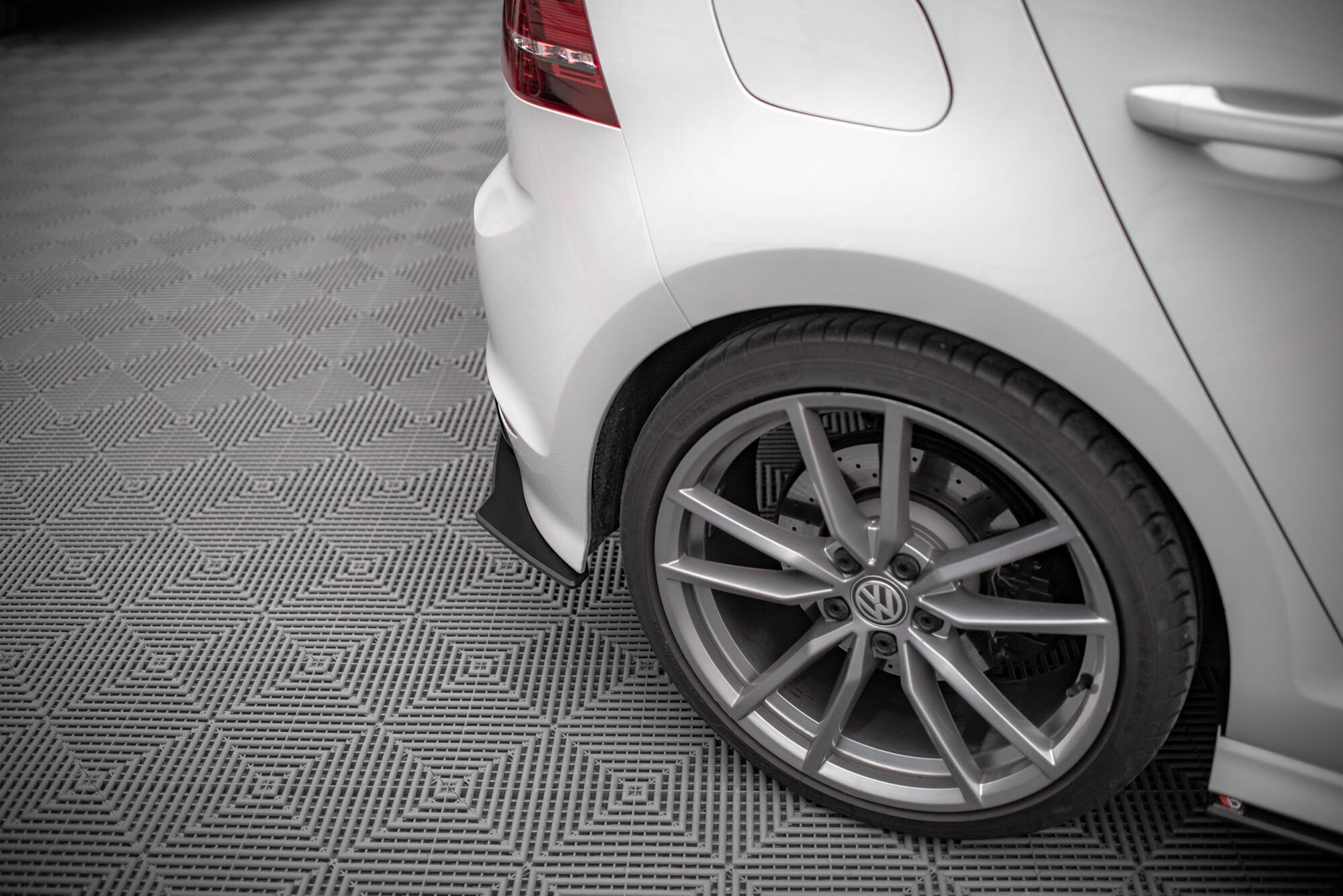 Maxton Design Street Pro Heck Ansatz Flaps Diffusor für Volkswagen Golf R Mk7