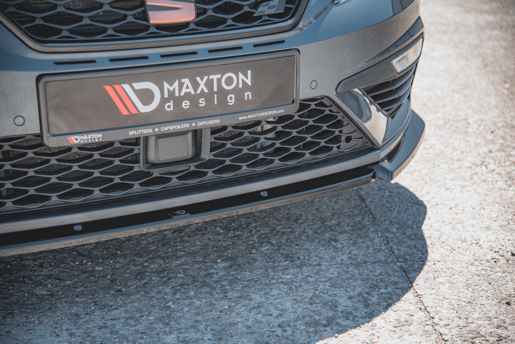 Maxton Design Front Ansatz V.6 für Seat Leon Cupra / FR Mk3 FL schwarz Hochglanz Maxton Design Front Ansatz V.6 für Seat Leon Cupra / FR Mk3 FL schwarz Hochglanz