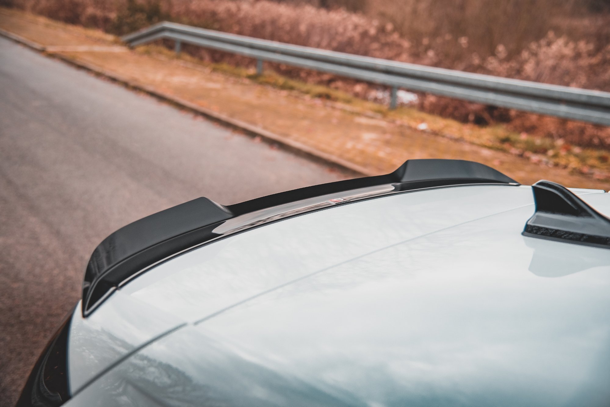 Maxton Design Spoiler CAP V.2 für Volkswagen Golf 8 GTI / R schwarz Hochglanz