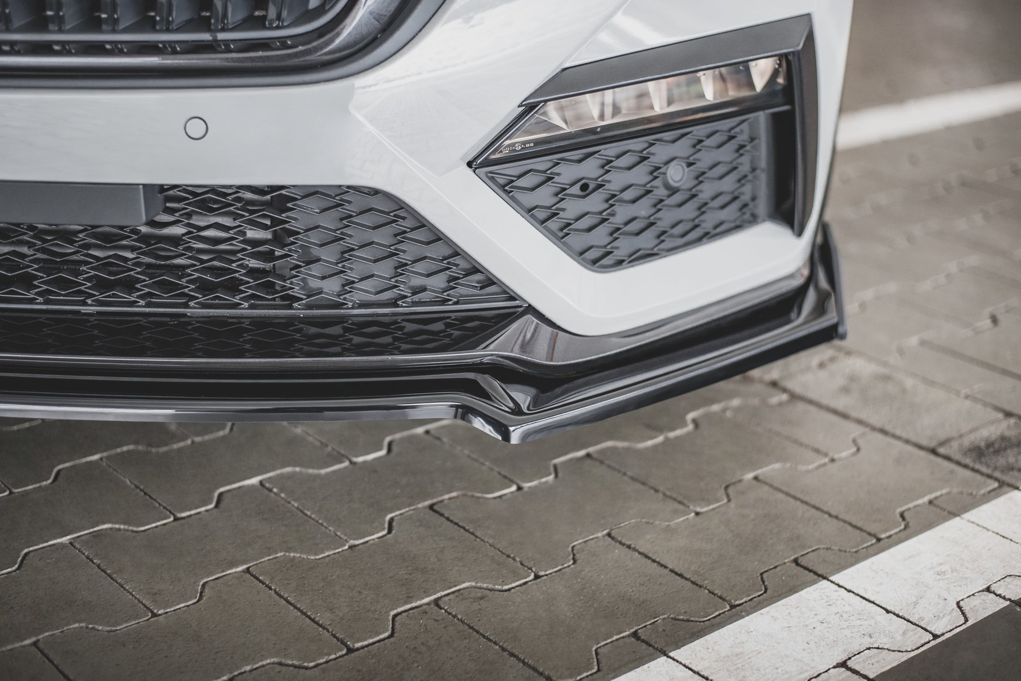 Maxton Design Front Ansatz V.2 +Flaps für Skoda Octavia RS Mk4 Maxton Design Front Ansatz V.2 +Flaps für Skoda Octavia RS Mk4