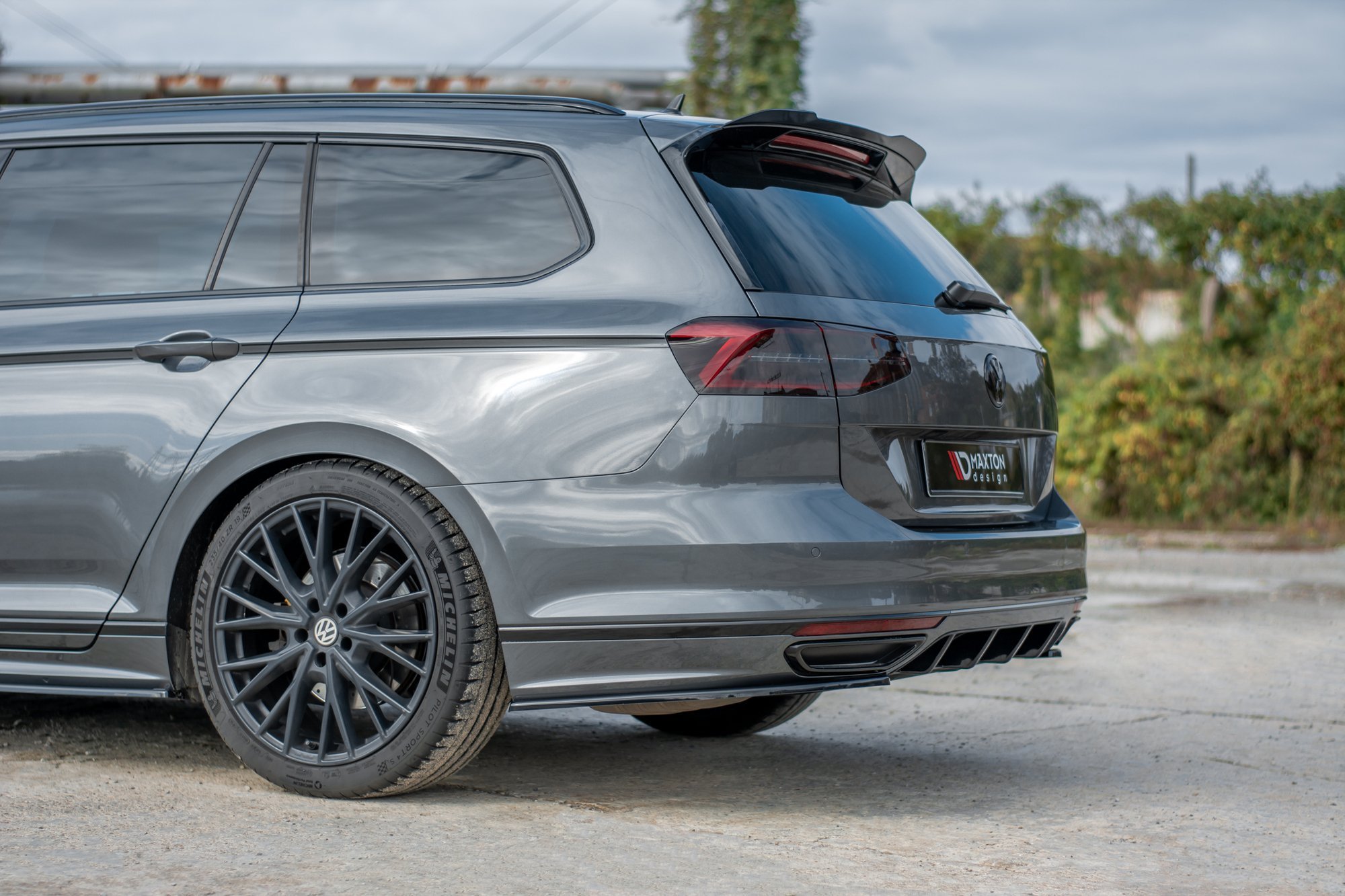 Maxton Design Spoiler CAP für Volkswagen Passat R-Line B8 schwarz Hochglanz