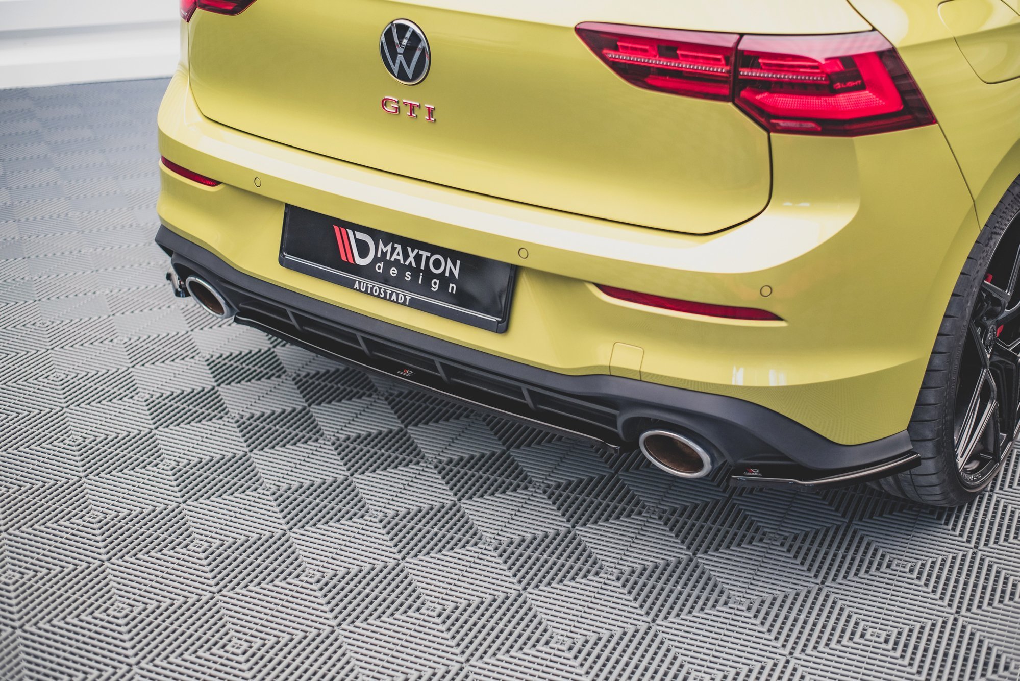 Maxton Design Mittlerer Diffusor Heck Ansatz für Volkswagen Golf 8 GTI Clubsport schwarz Hochglanz Maxton Design Mittlerer Diffusor Heck Ansatz für Volkswagen Golf 8 GTI Clubsport schwarz Hochglanz
